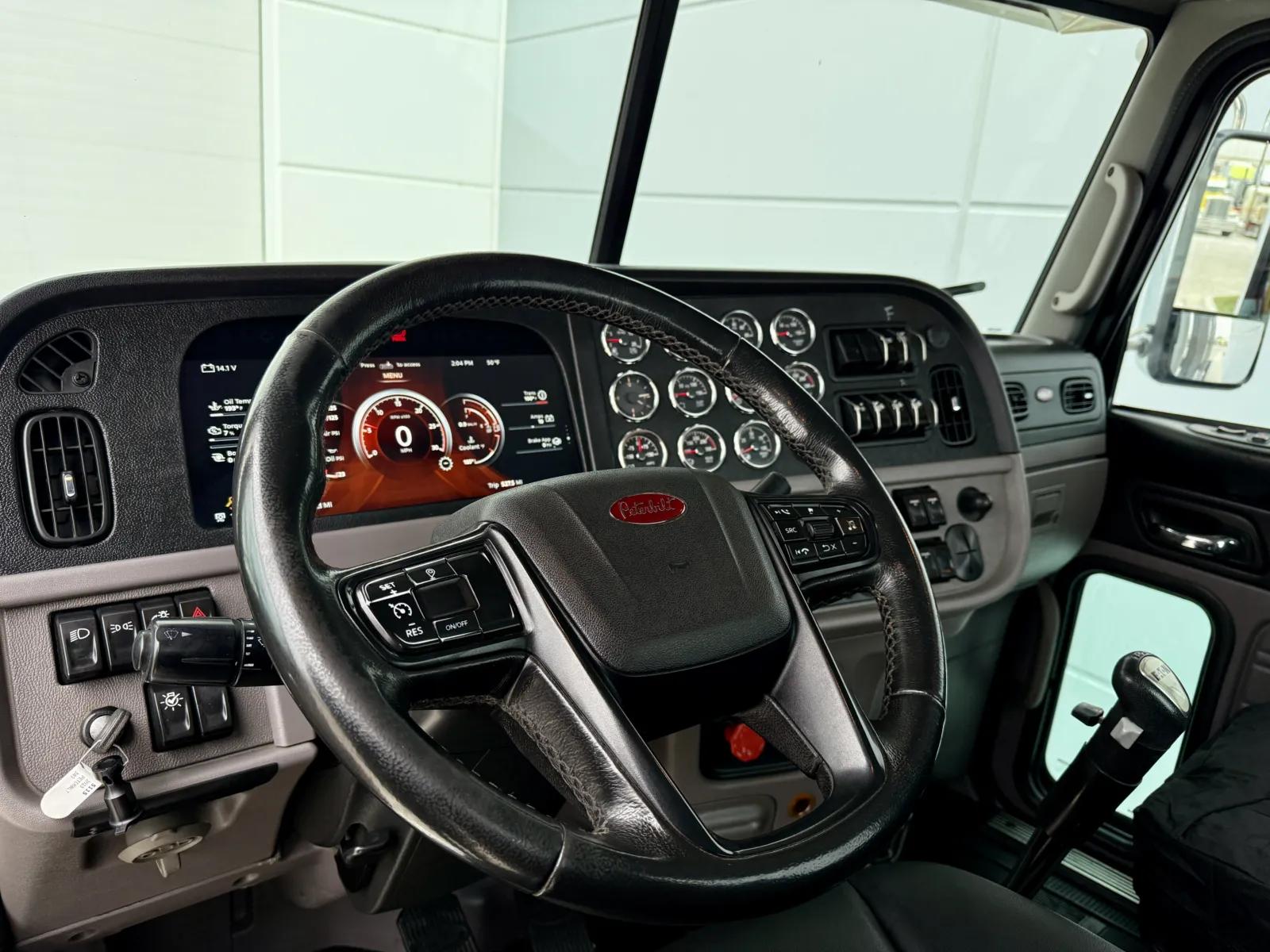 2023 Peterbilt 389 in New Lenox, IL — photo 15