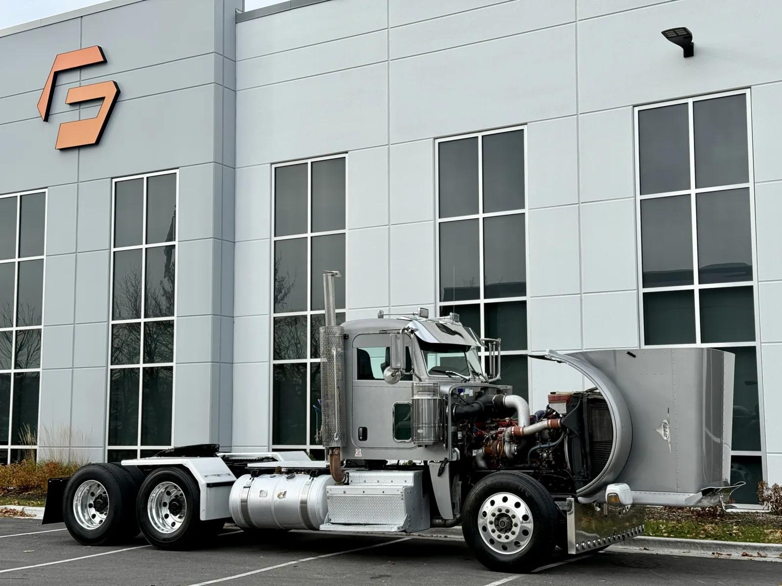 2011 Peterbilt 388 in New Lenox, IL — photo 9