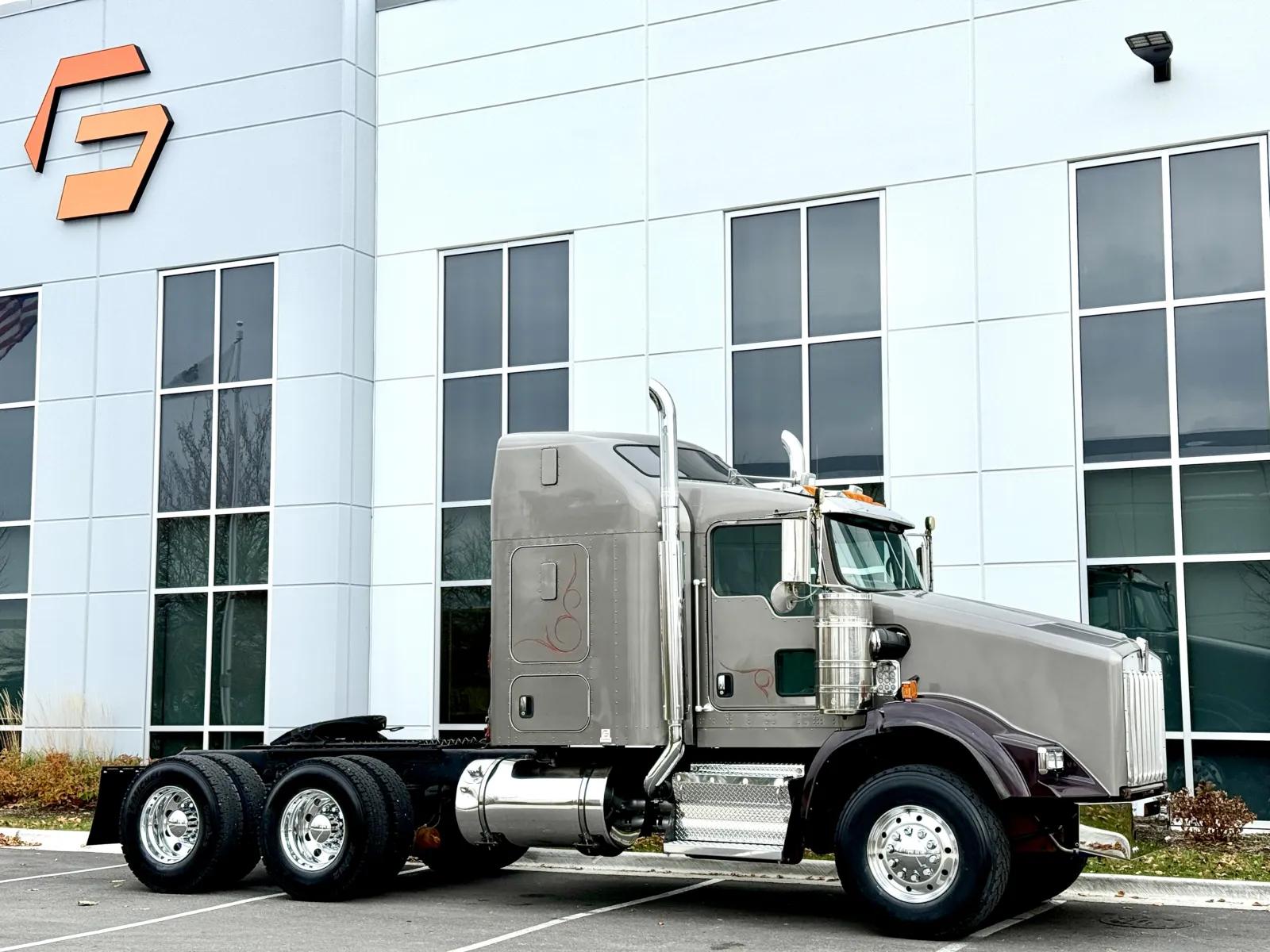 2017 Kenworth T800 in New Lenox, IL — photo 2