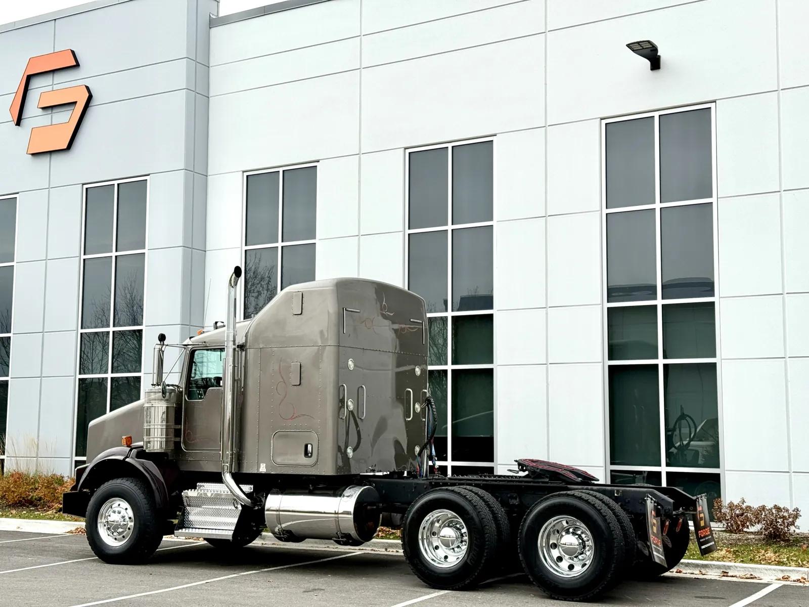 2017 Kenworth T800 in New Lenox, IL — photo 6