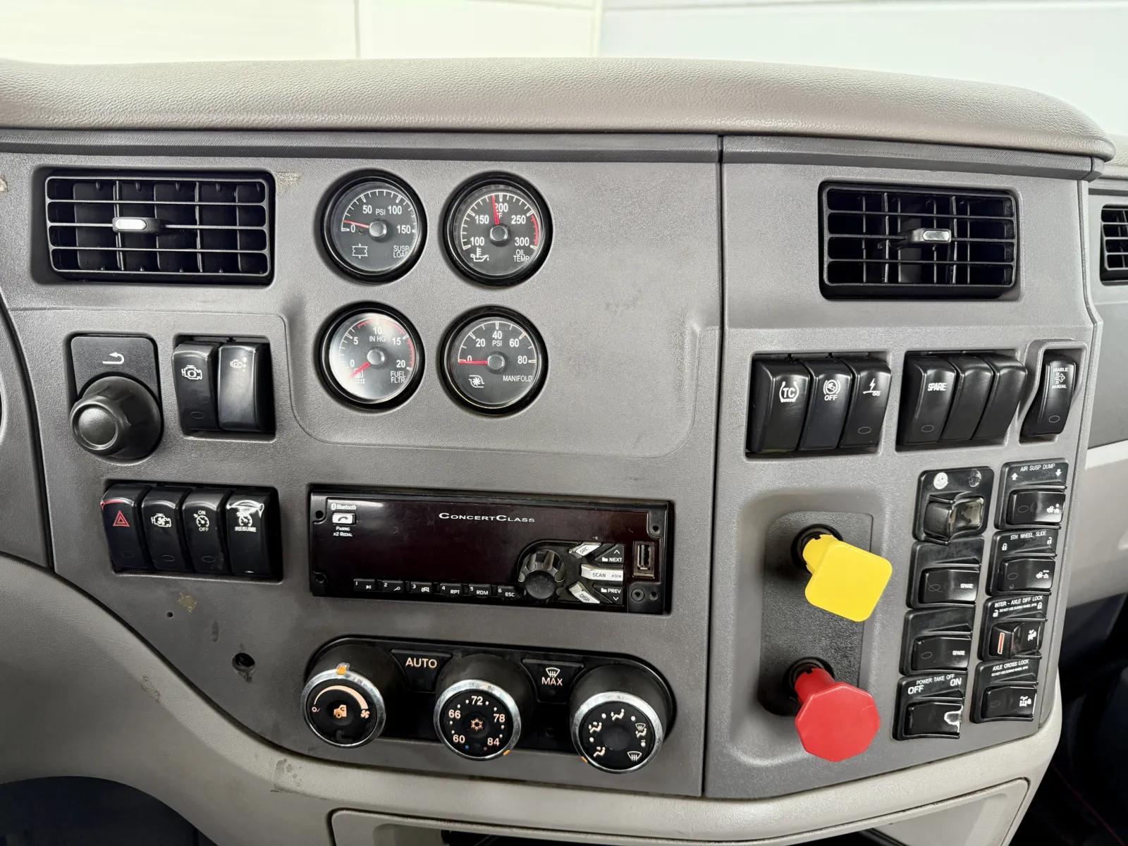 2015 Peterbilt 567 in New Lenox, IL — photo 18
