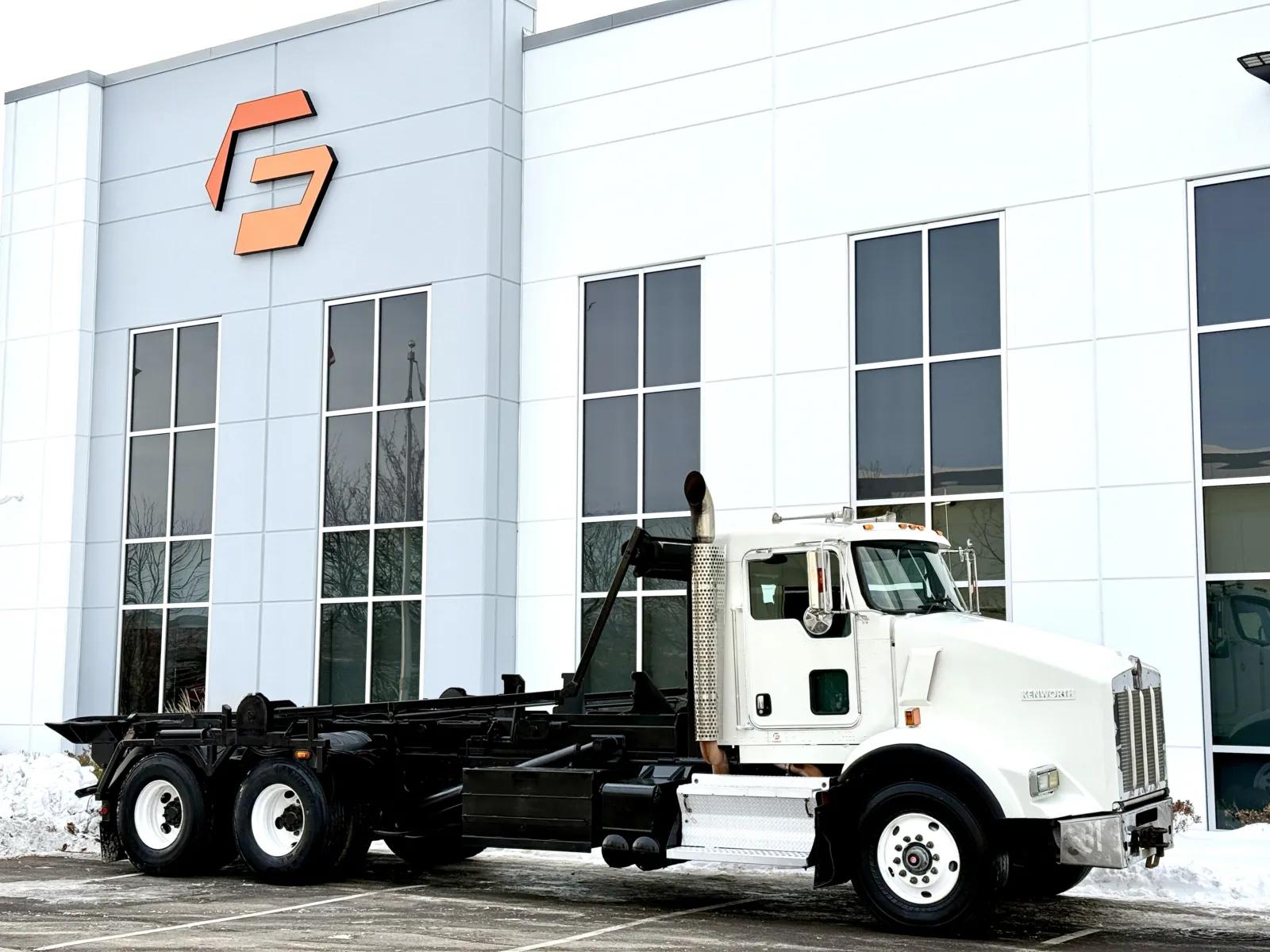 2008 Kenworth T800 in New Lenox, IL — photo 2