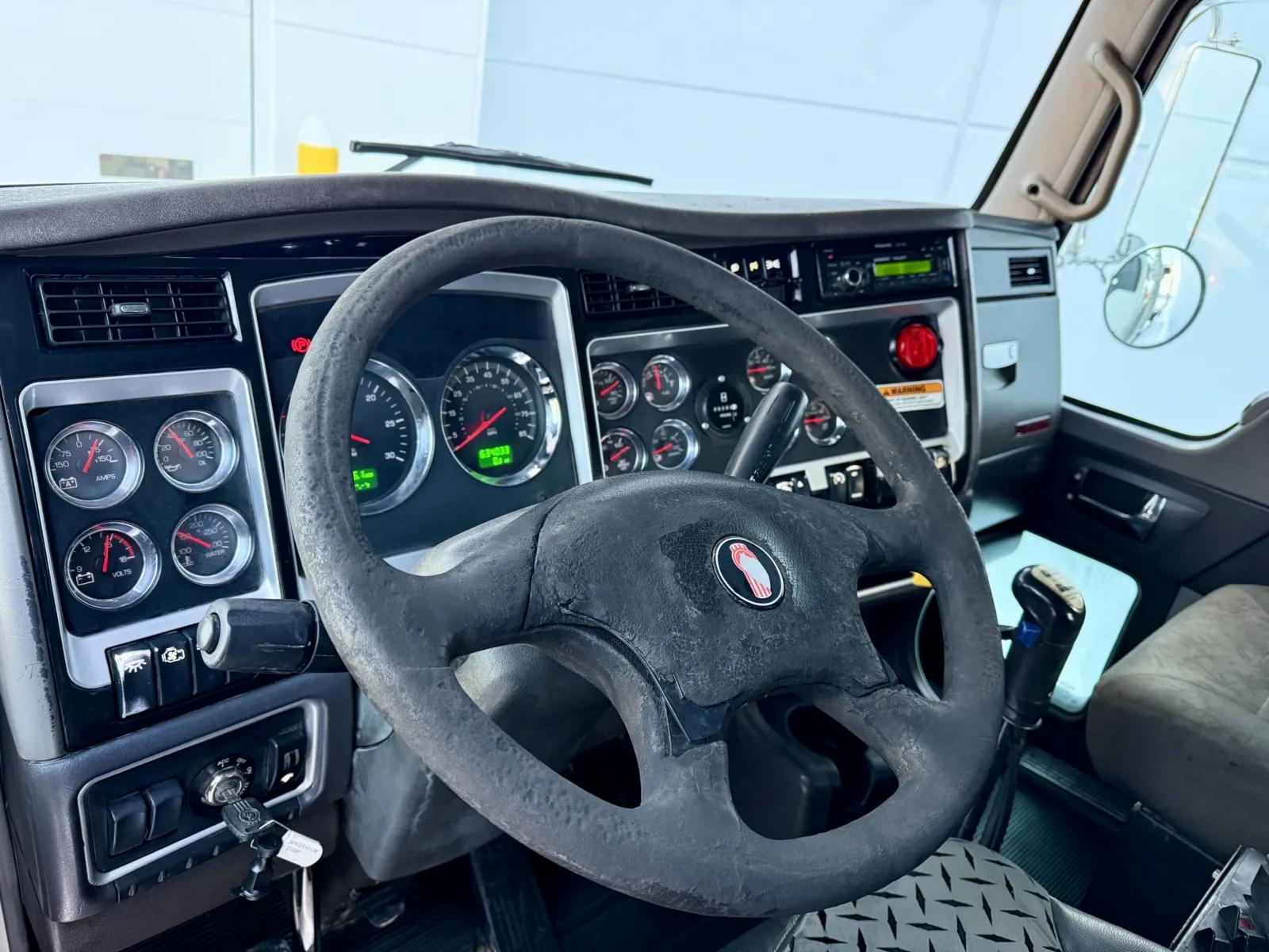 2008 Kenworth T800 in New Lenox, IL — photo 15