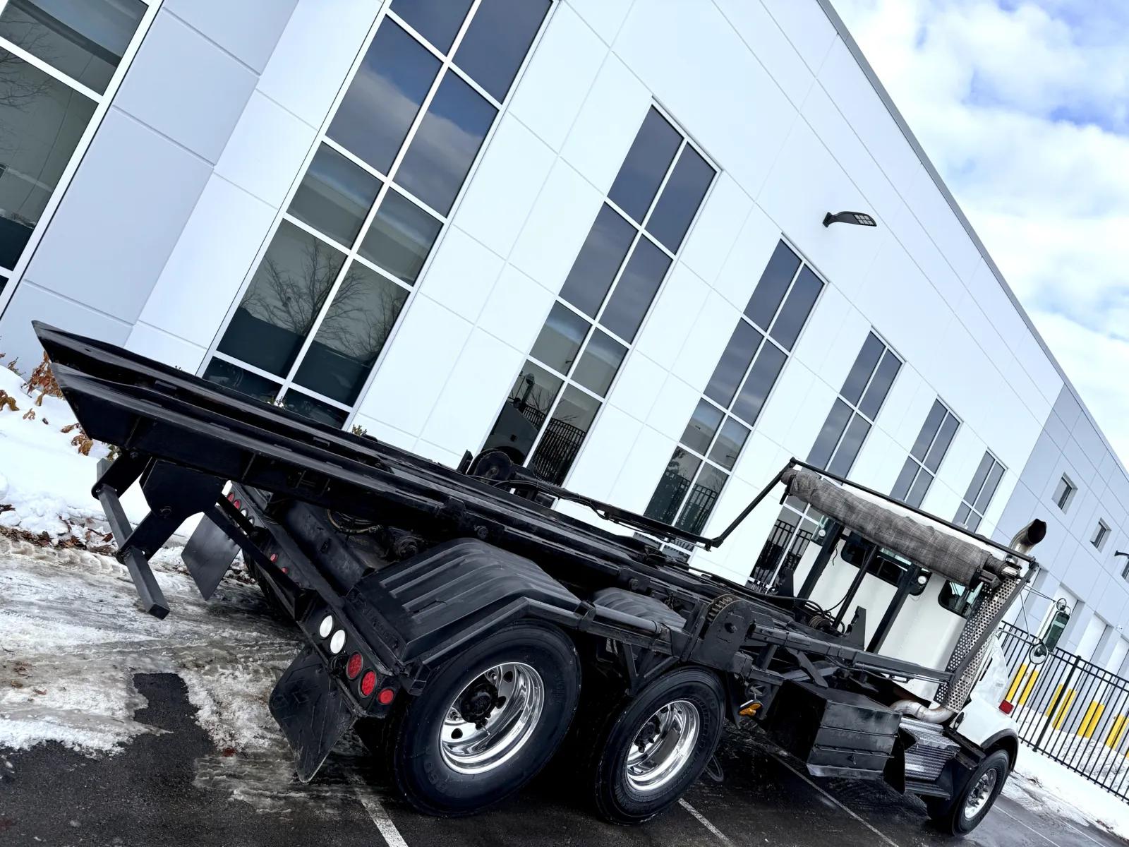 2009 Kenworth T800 in New Lenox, IL — photo 11