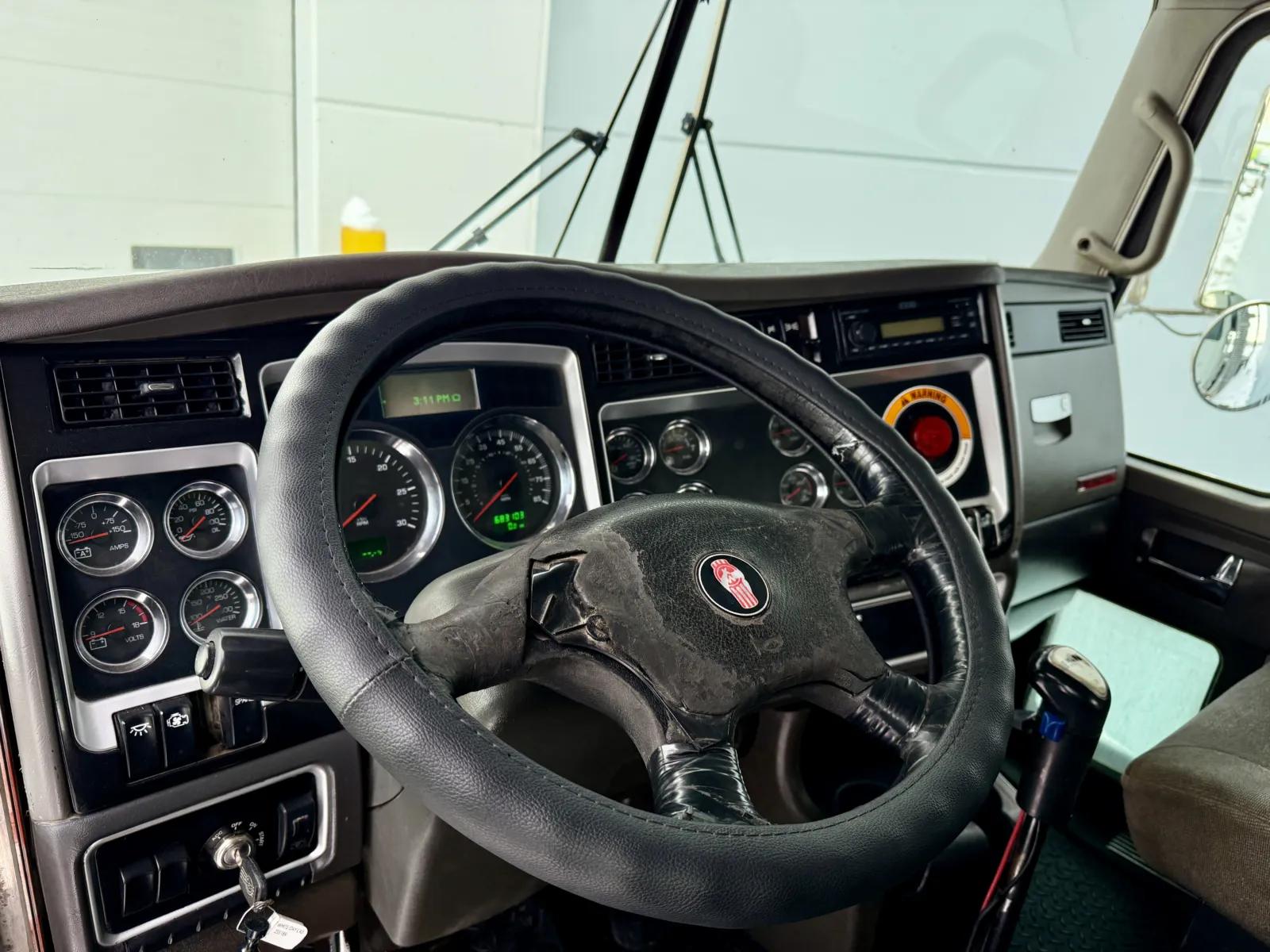 2009 Kenworth T800 in New Lenox, IL — photo 15