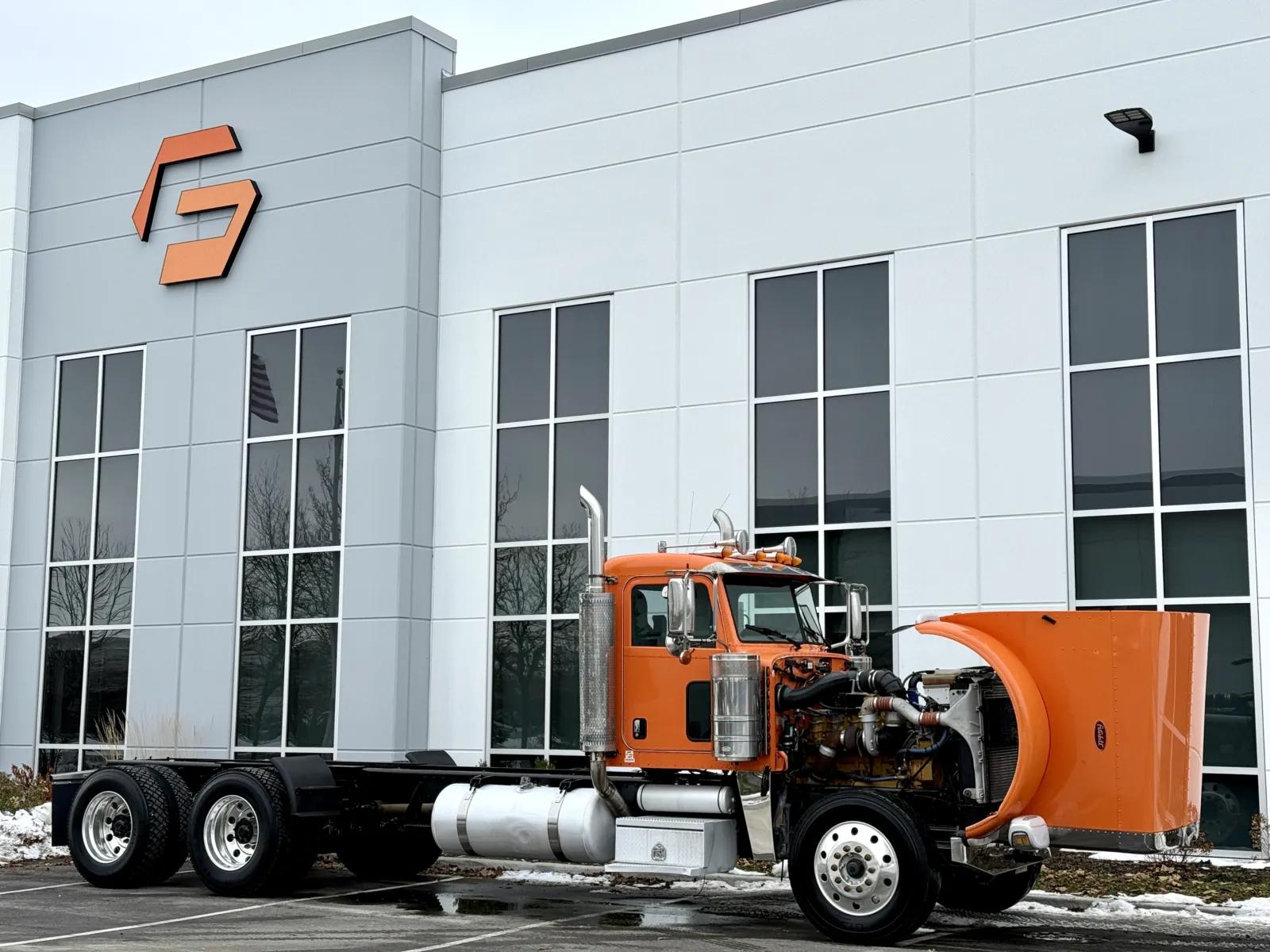 2016 Peterbilt 389 in New Lenox, IL — photo 9