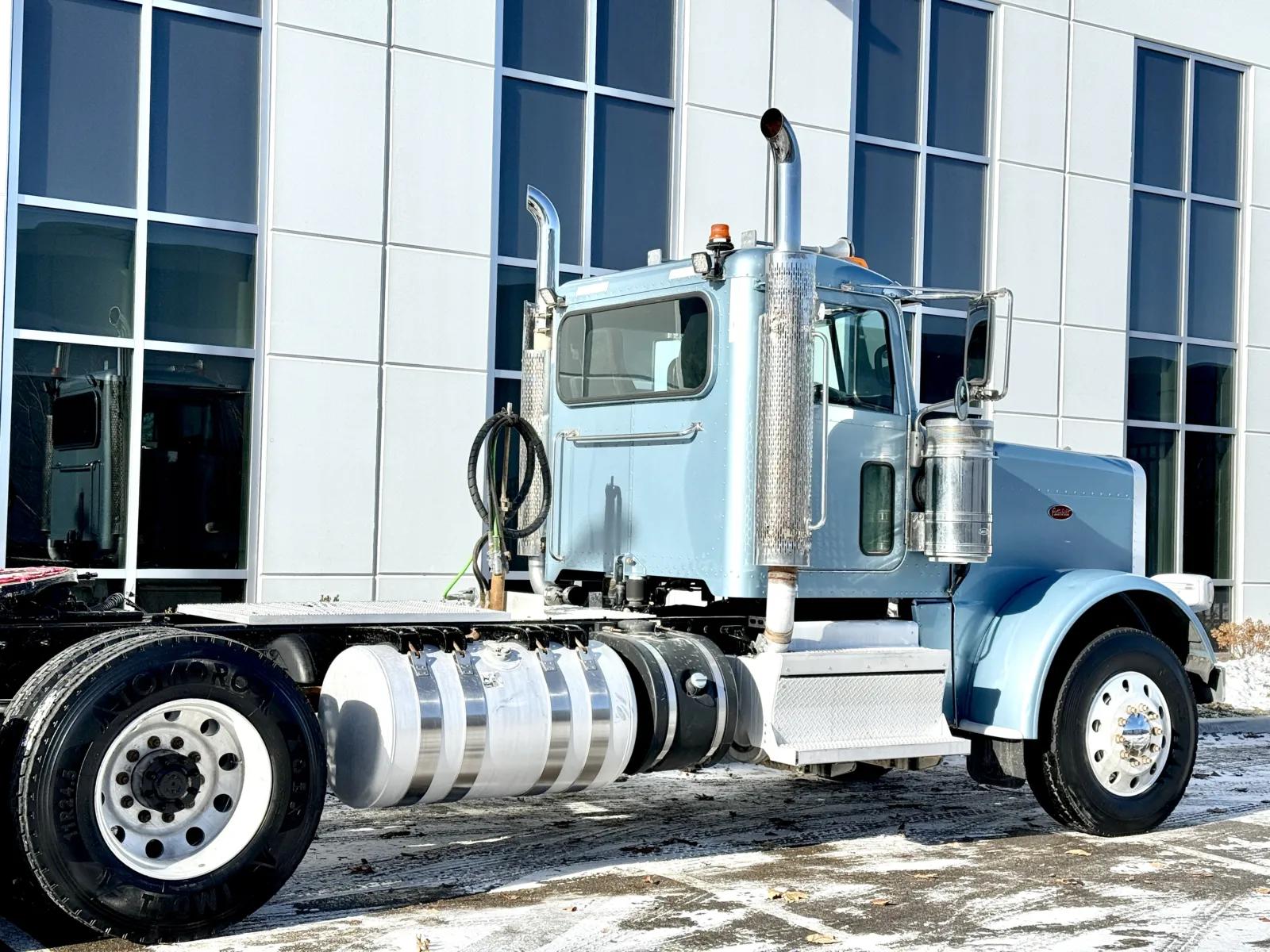 2018 Peterbilt 389 in New Lenox, IL — photo 7