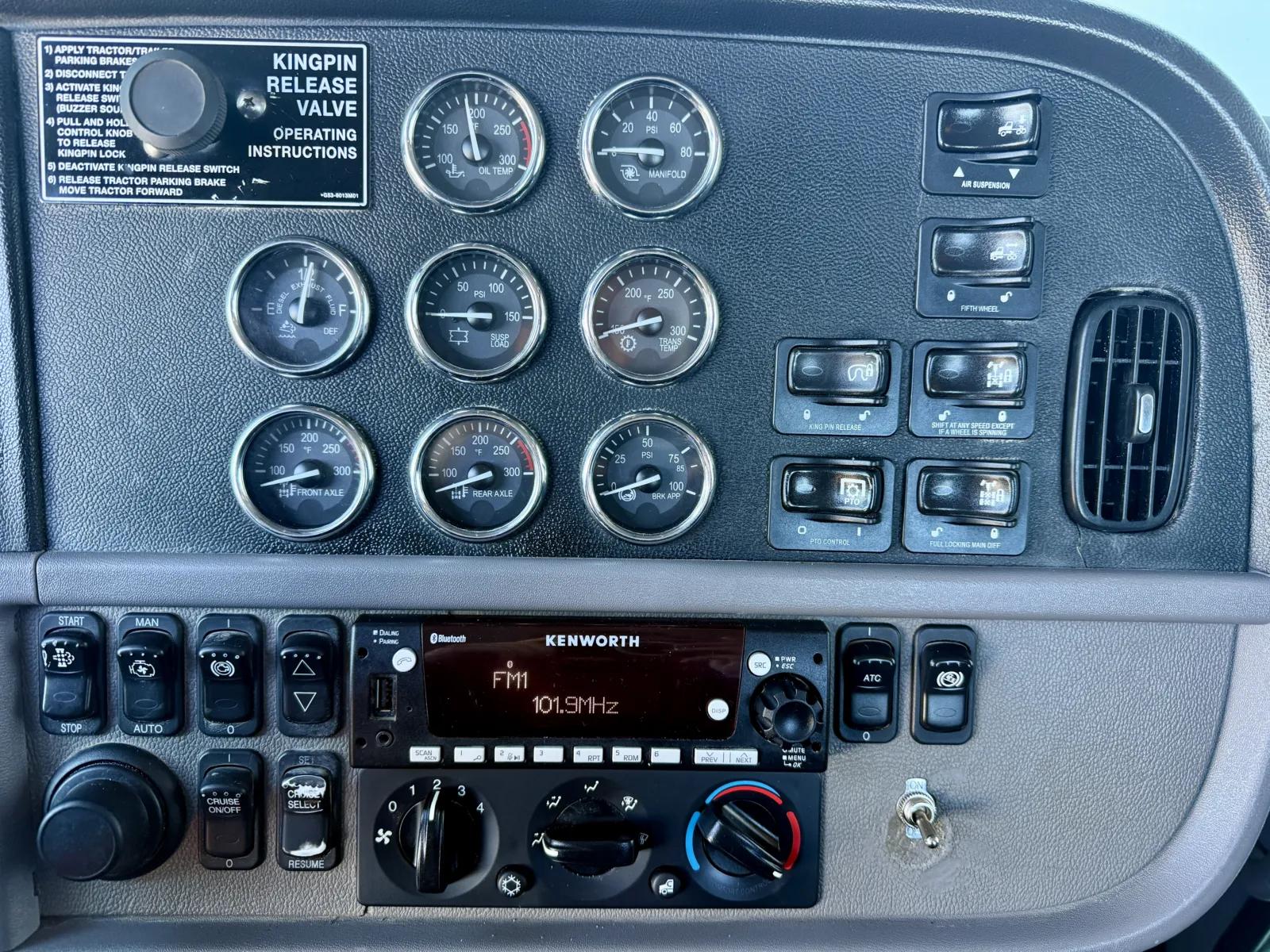 2018 Peterbilt 389 in New Lenox, IL — photo 18
