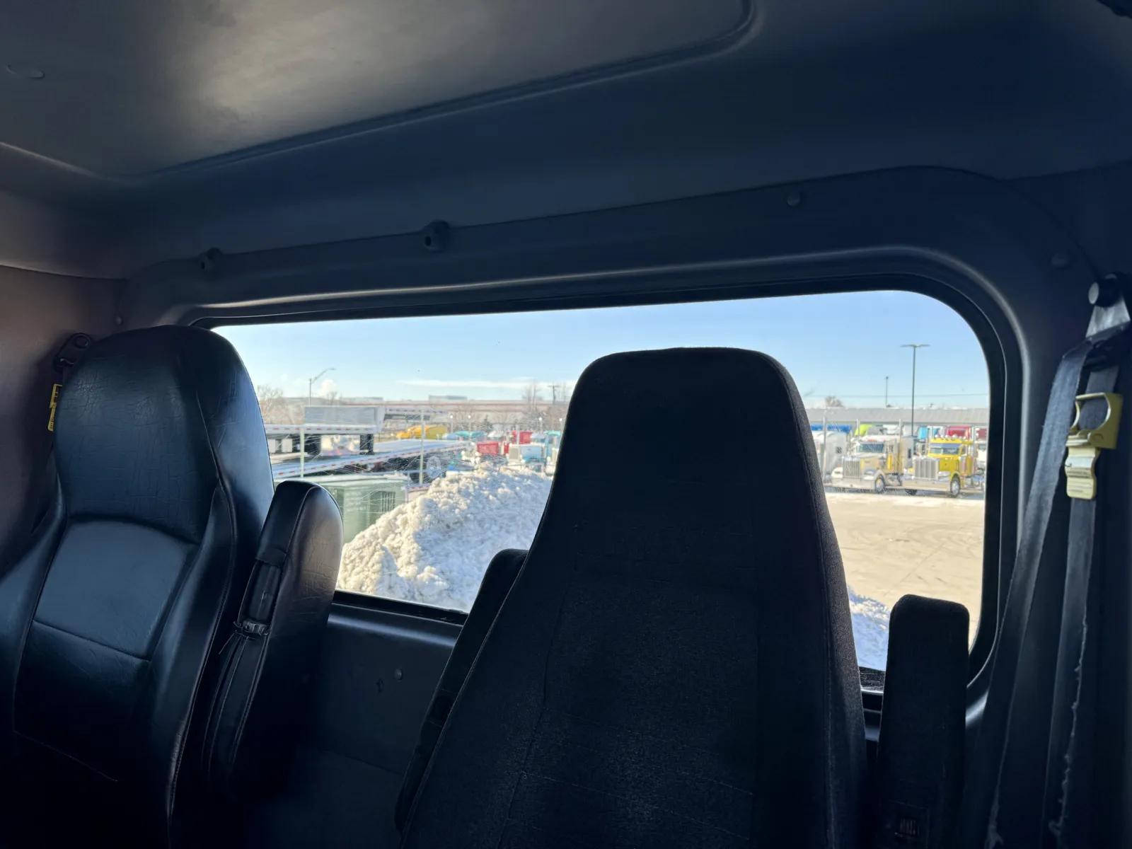 2018 Peterbilt 389 in New Lenox, IL — photo 20