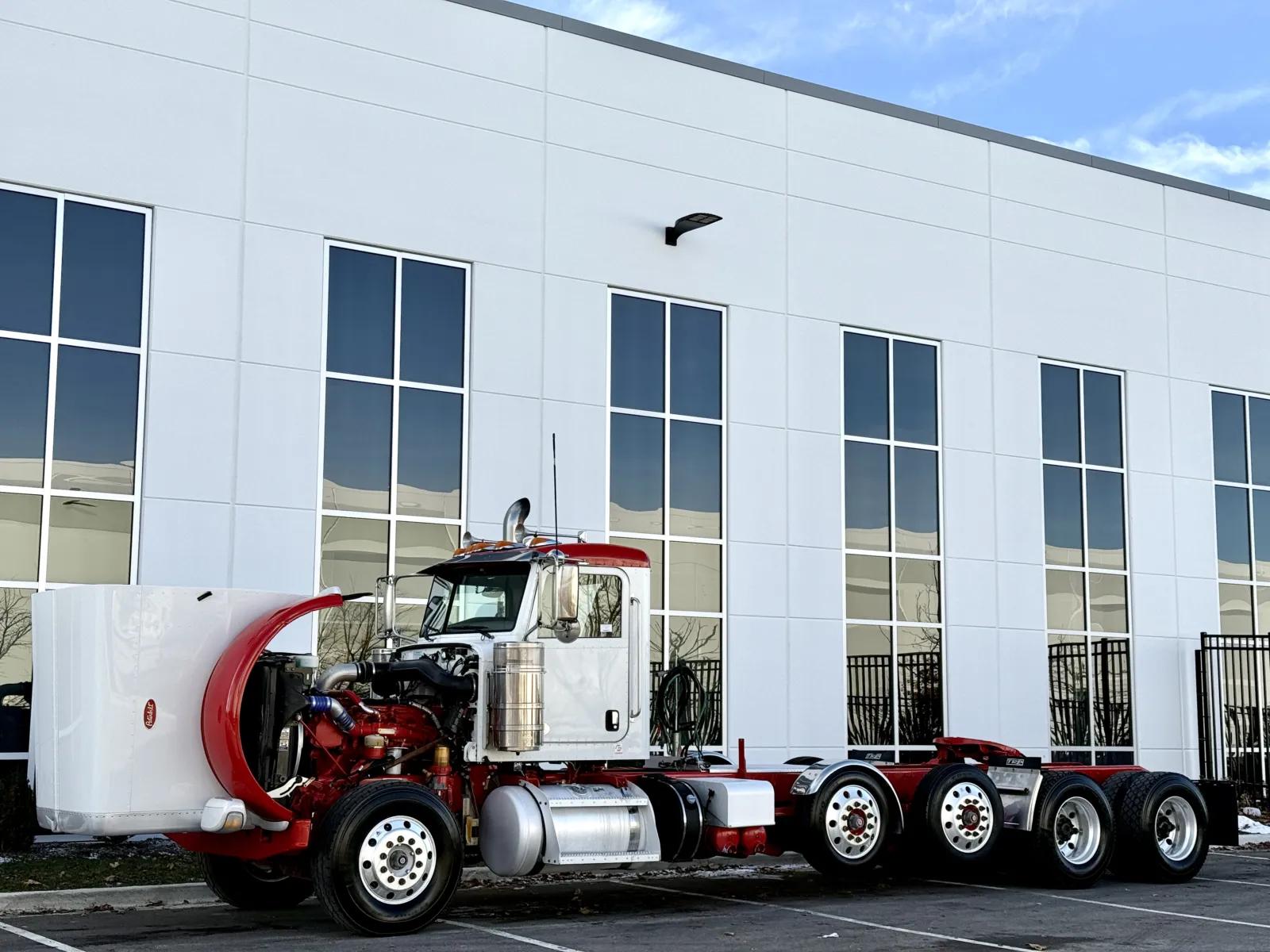 2017 Peterbilt 389 in New Lenox, IL — photo 10