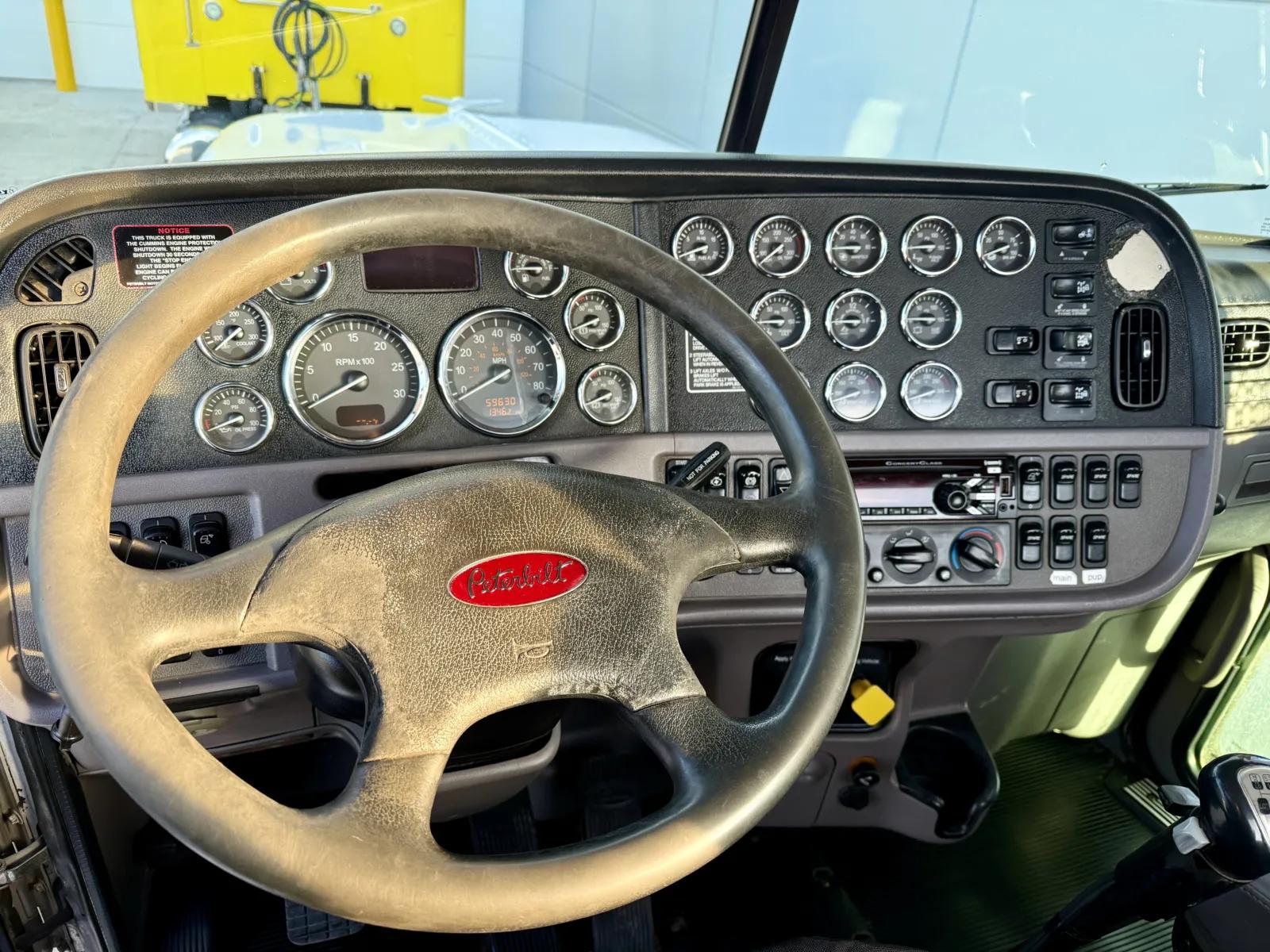 2017 Peterbilt 389 in New Lenox, IL — photo 16