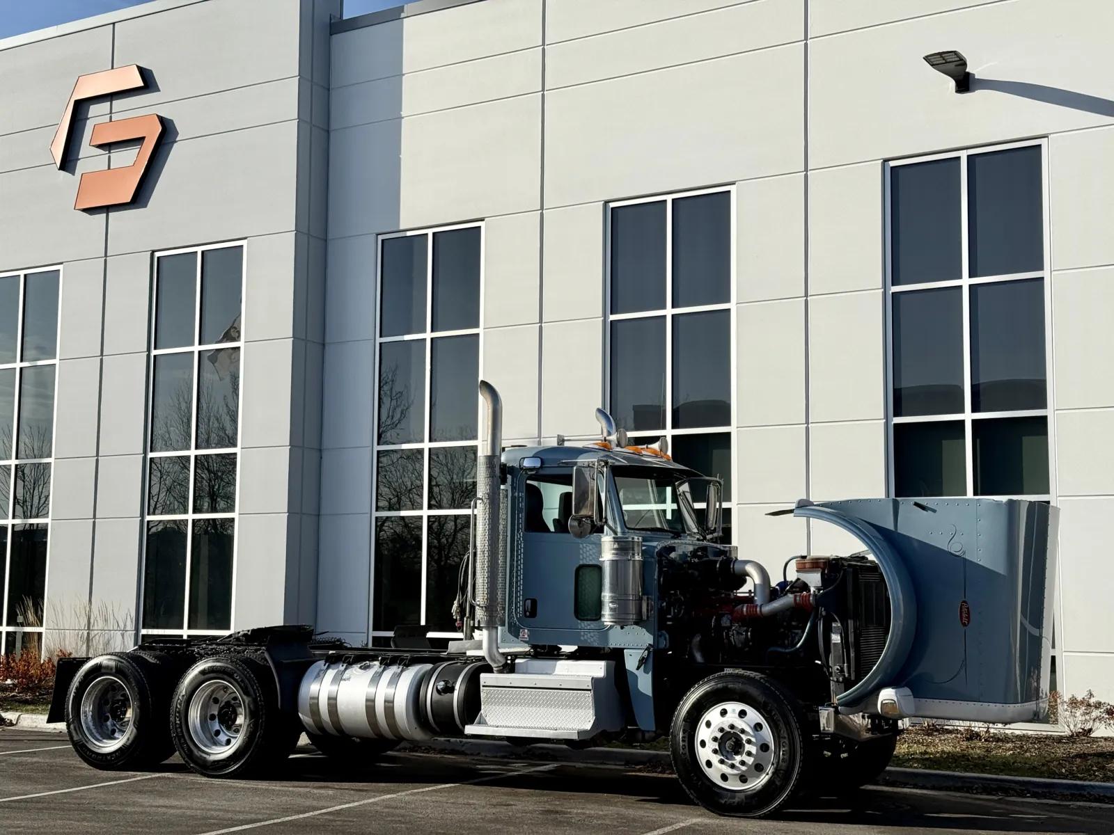 2018 Peterbilt 389 in New Lenox, IL — photo 9