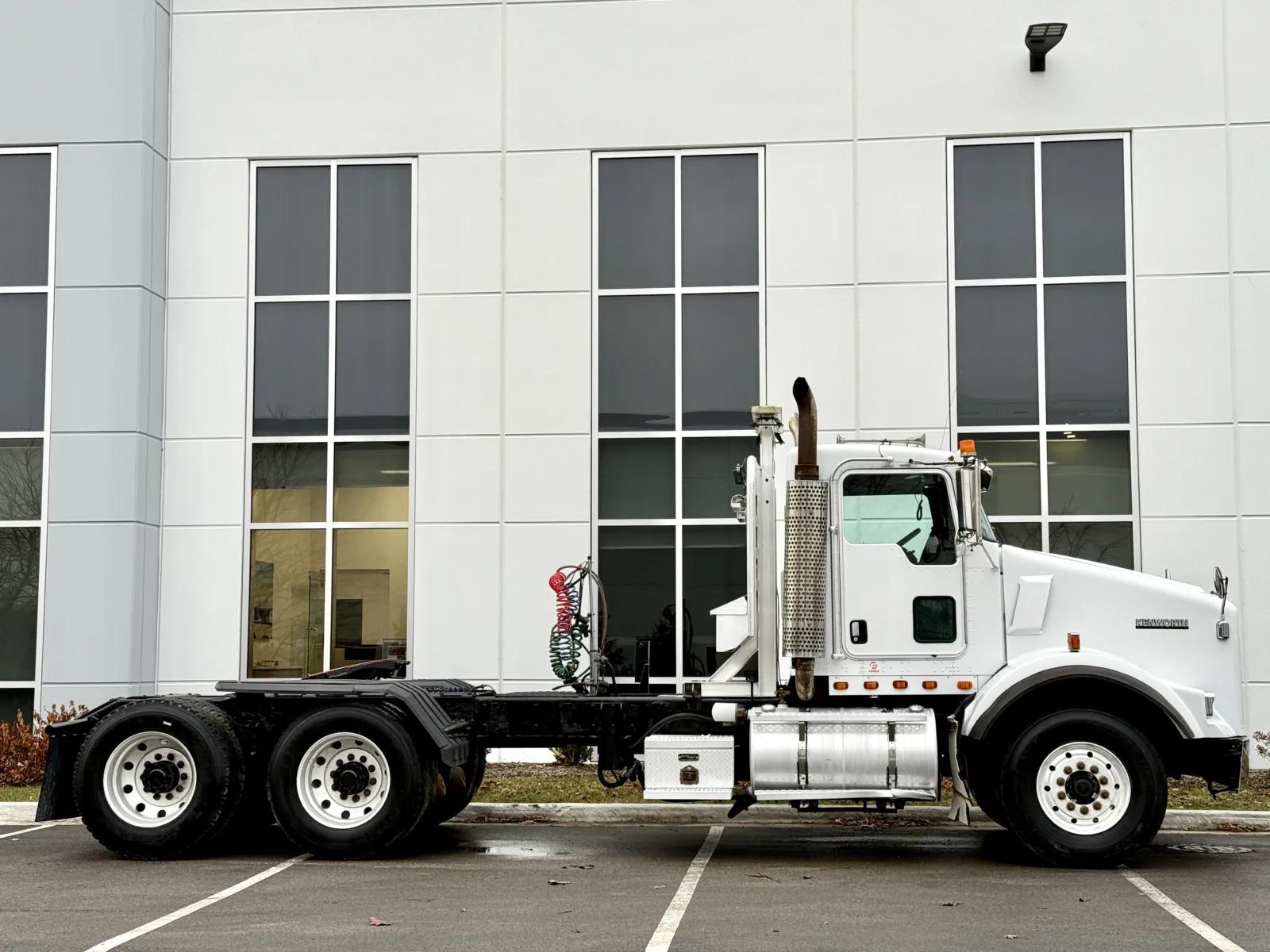 2003 Kenworth T800 in New Lenox, IL — photo 3