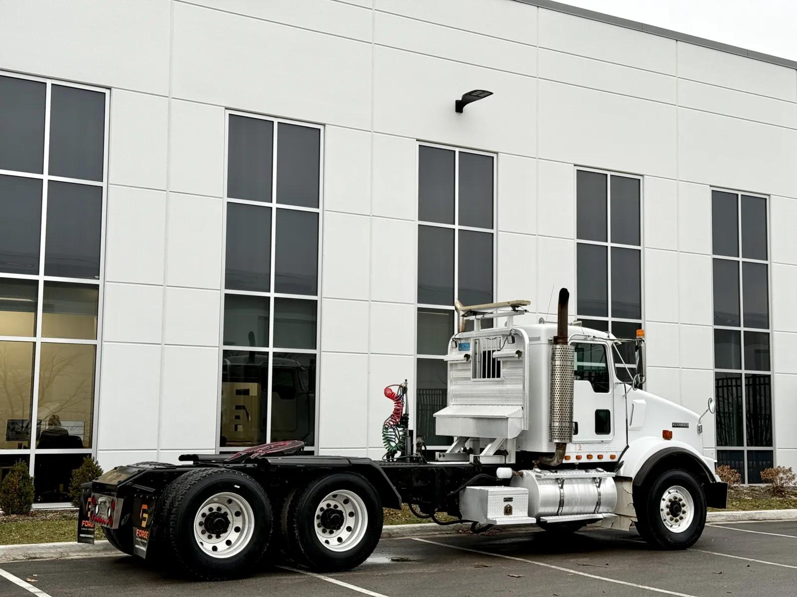 2003 Kenworth T800 in New Lenox, IL — photo 5