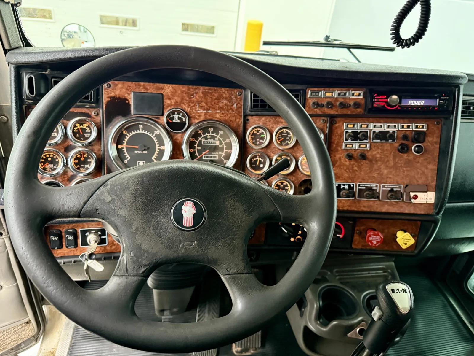 2003 Kenworth T800 in New Lenox, IL — photo 16