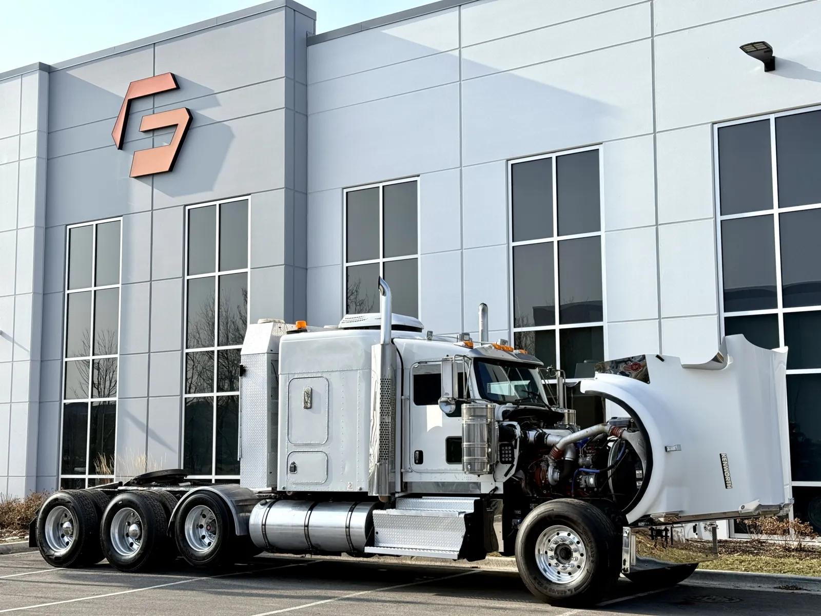 2011 Kenworth W900 in New Lenox, IL — photo 9