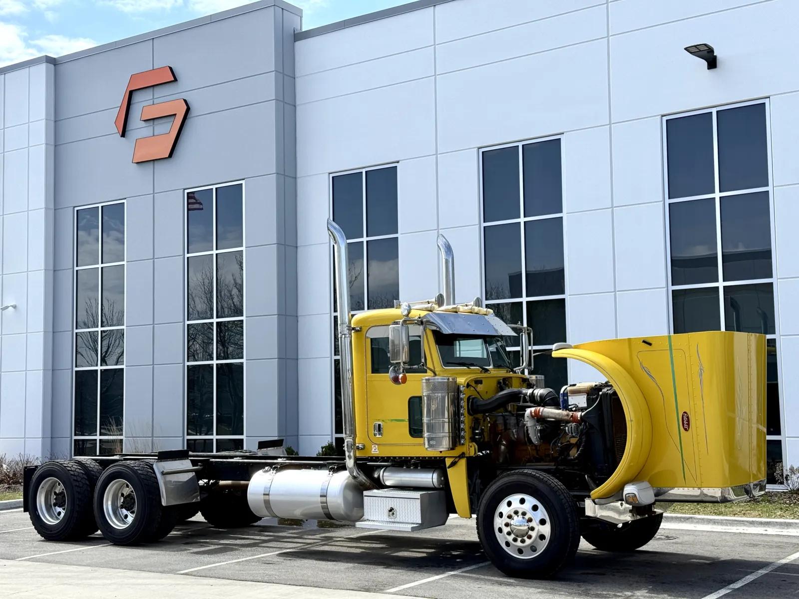 2016 Peterbilt 389 in New Lenox, IL — photo 9