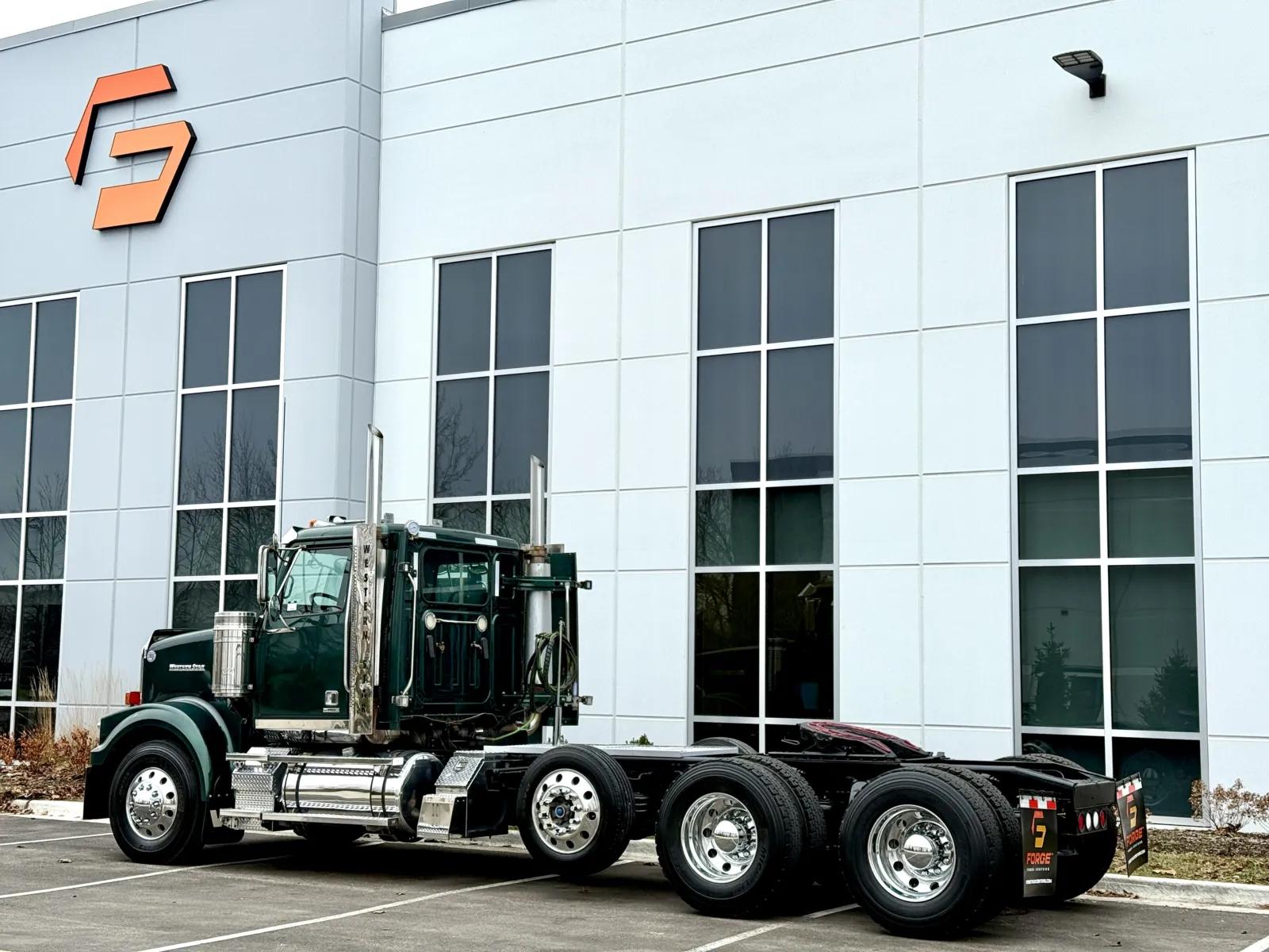 2021 Western Star 4900 in New Lenox, IL — photo 6