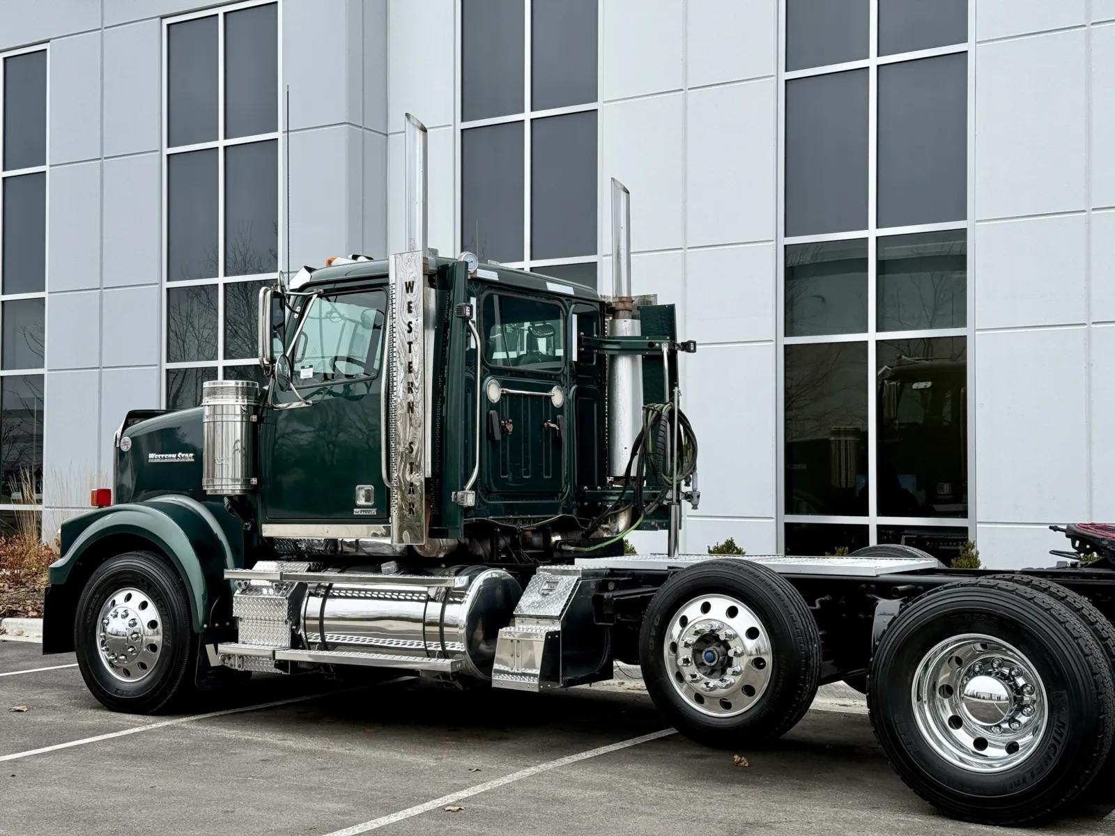 2021 Western Star 4900 in New Lenox, IL — photo 8