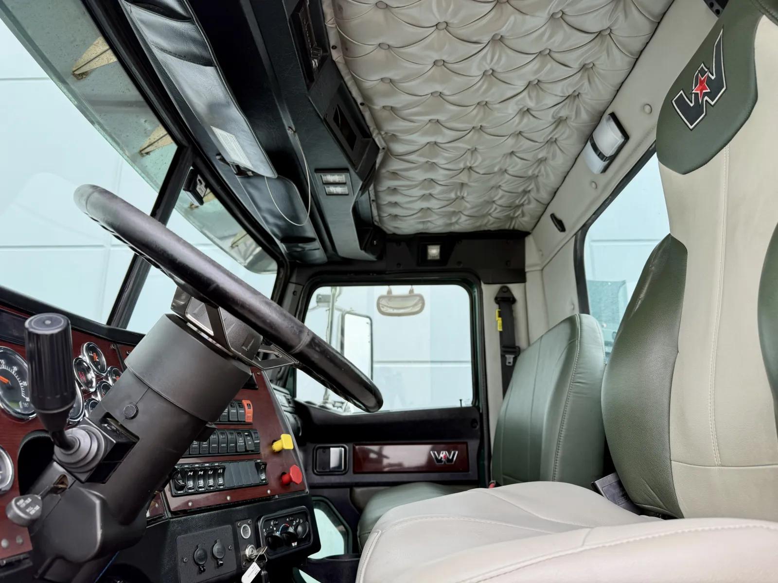 2021 Western Star 4900 in New Lenox, IL — photo 14