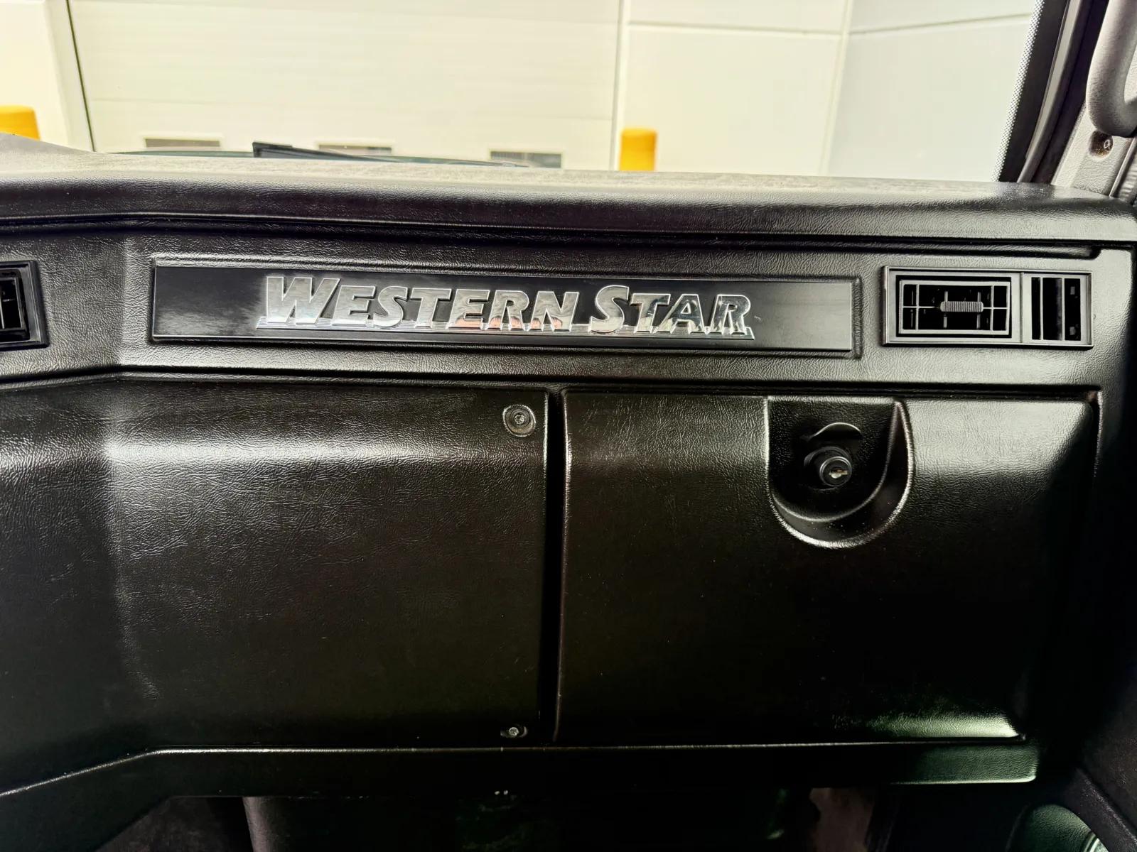 2021 Western Star 4900 in New Lenox, IL — photo 18
