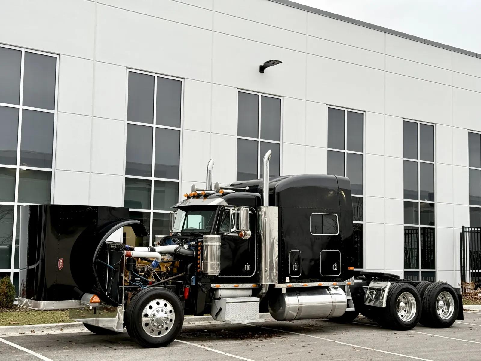 2000 Peterbilt 379 in New Lenox, IL — photo 10