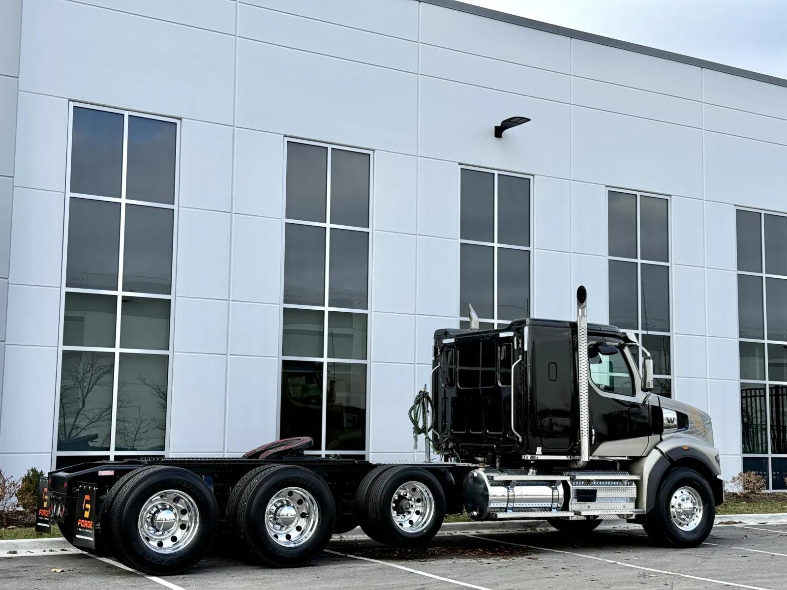 2023 Western Star 4900 in New Lenox, IL — photo 5