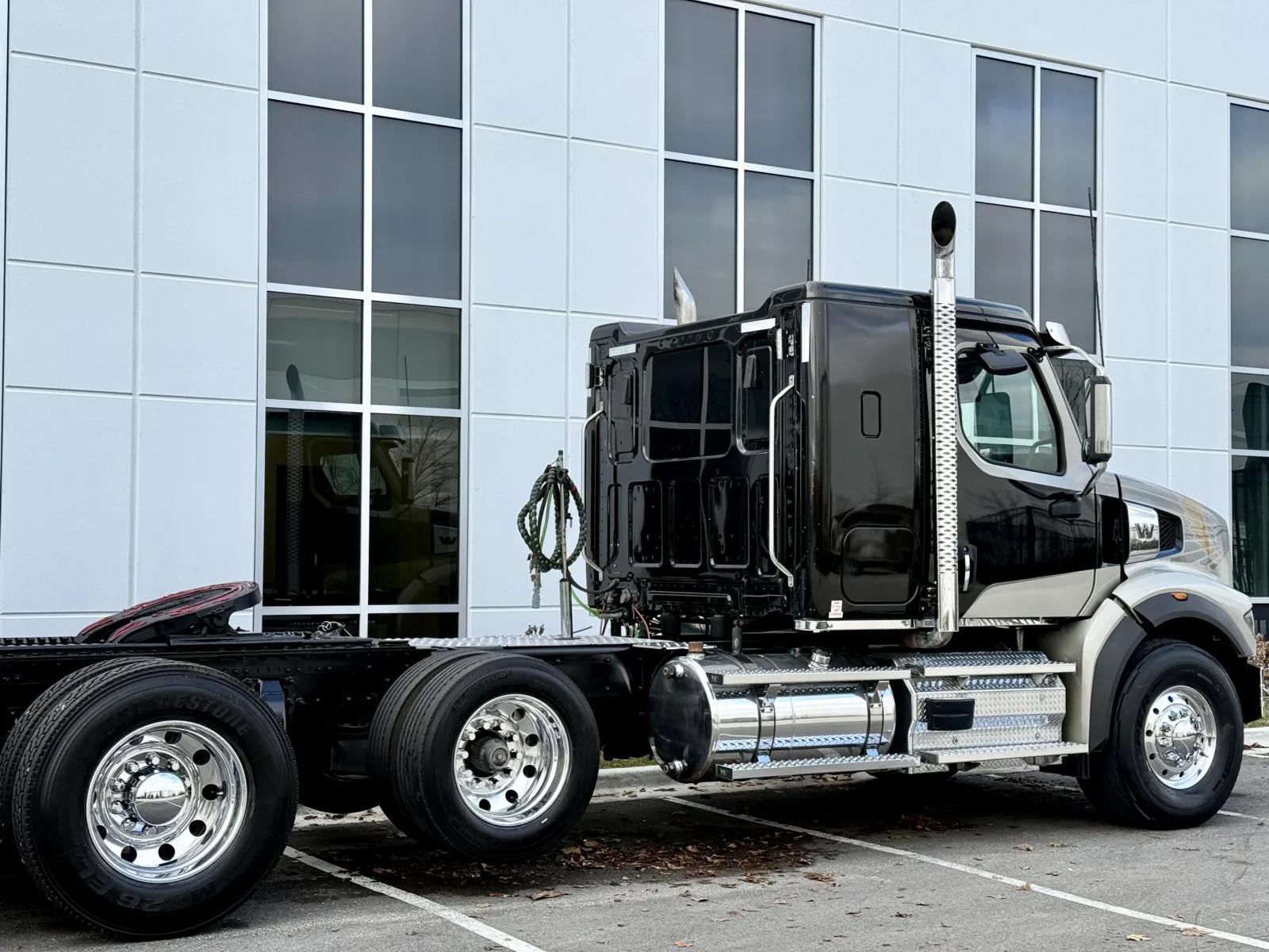 2023 Western Star 4900 in New Lenox, IL — photo 7
