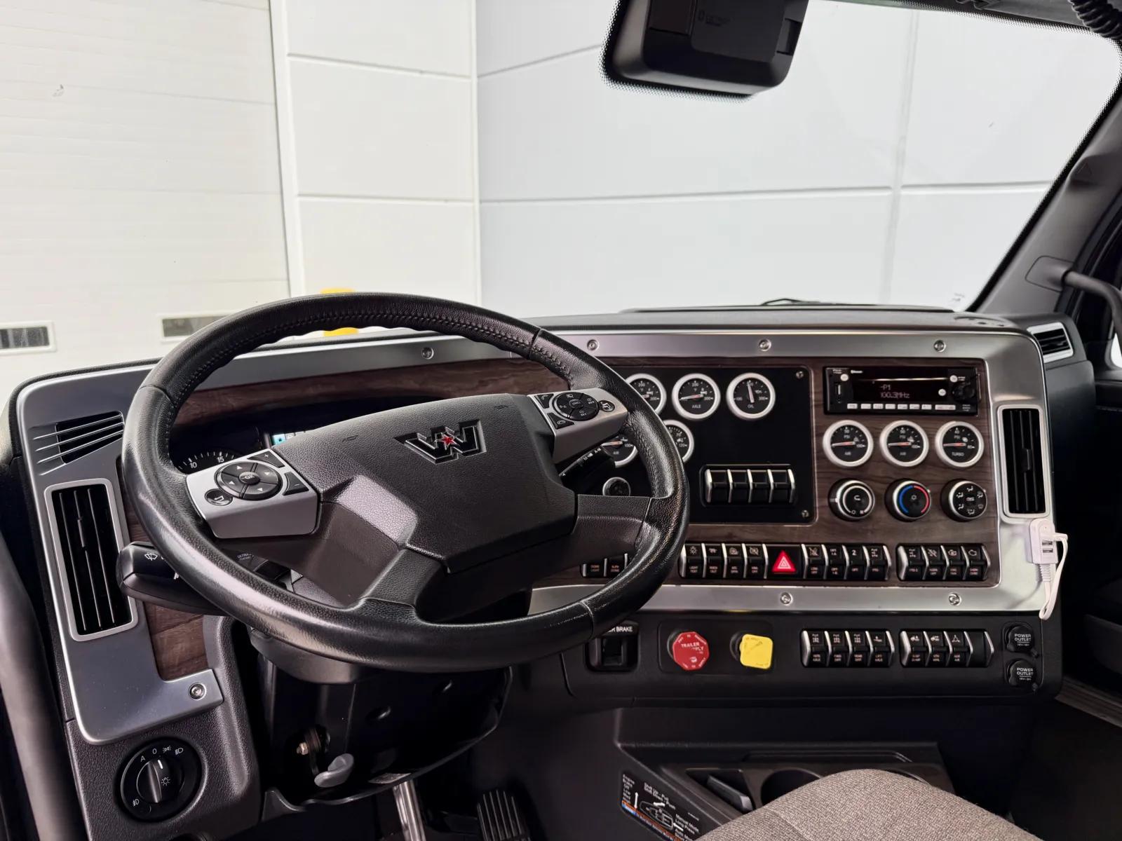 2023 Western Star 4900 in New Lenox, IL — photo 15