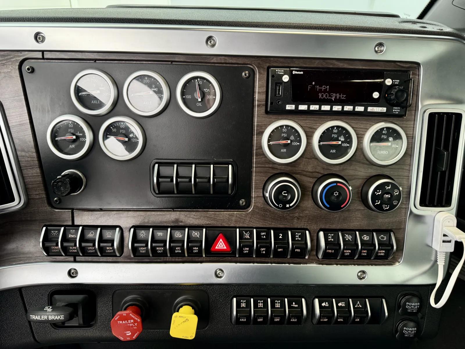 2023 Western Star 4900 in New Lenox, IL — photo 18