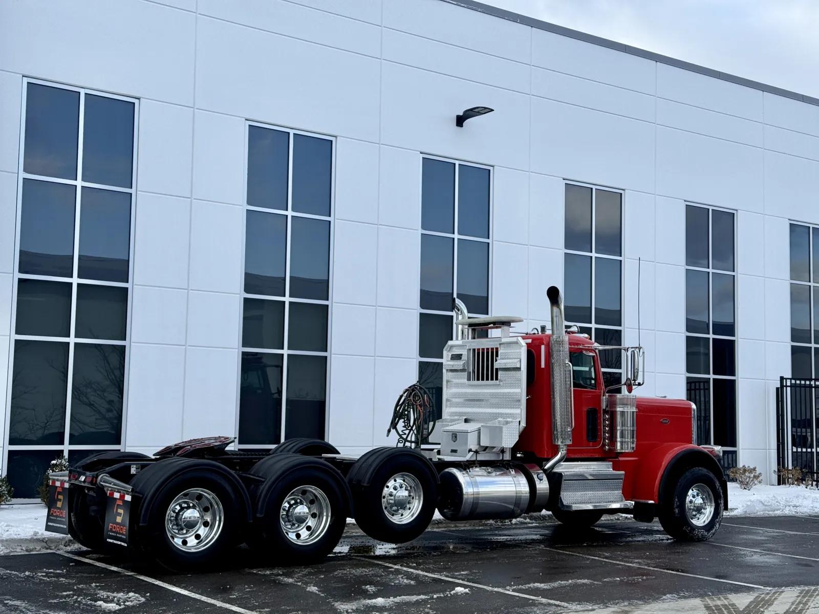 2019 Peterbilt 389 in New Lenox, IL — photo 5