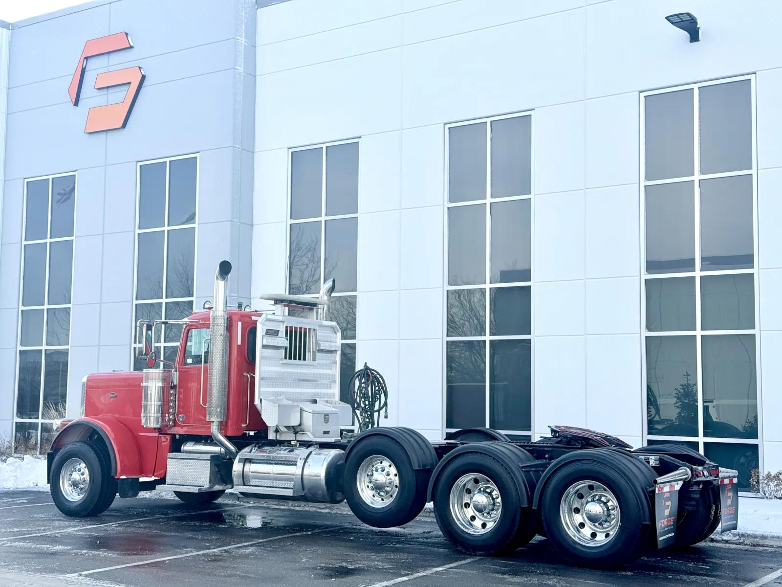 2019 Peterbilt 389 in New Lenox, IL — photo 6