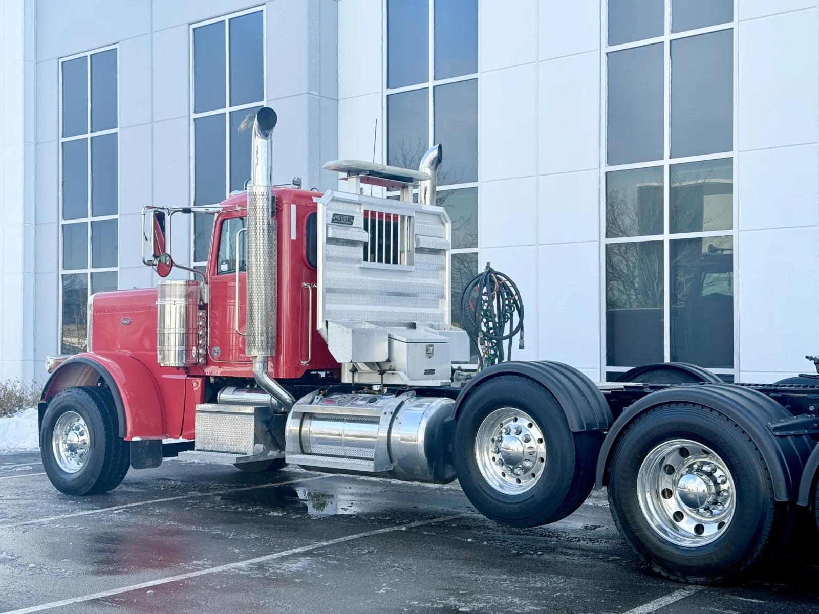 2019 Peterbilt 389 in New Lenox, IL — photo 8