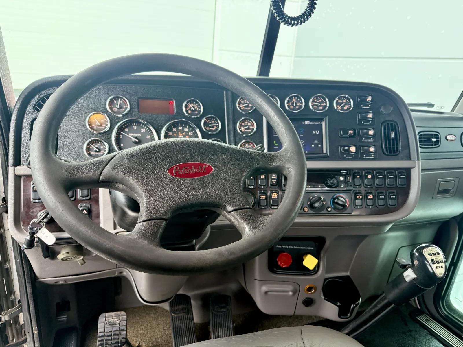 2019 Peterbilt 389 in New Lenox, IL — photo 16