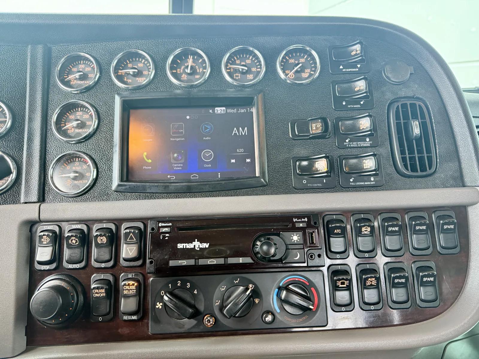 2019 Peterbilt 389 in New Lenox, IL — photo 18