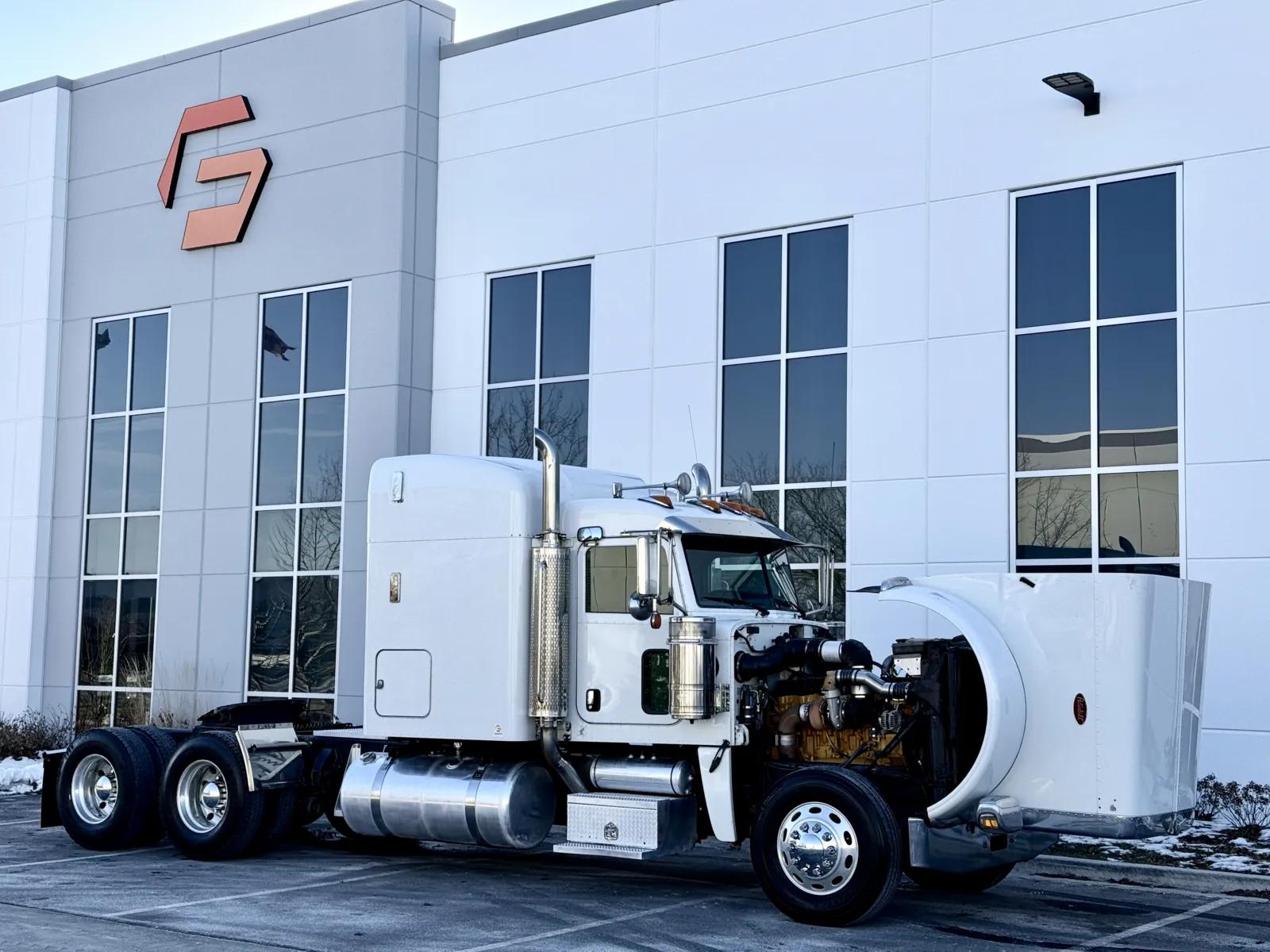 2014 Peterbilt 388 in New Lenox, IL — photo 9
