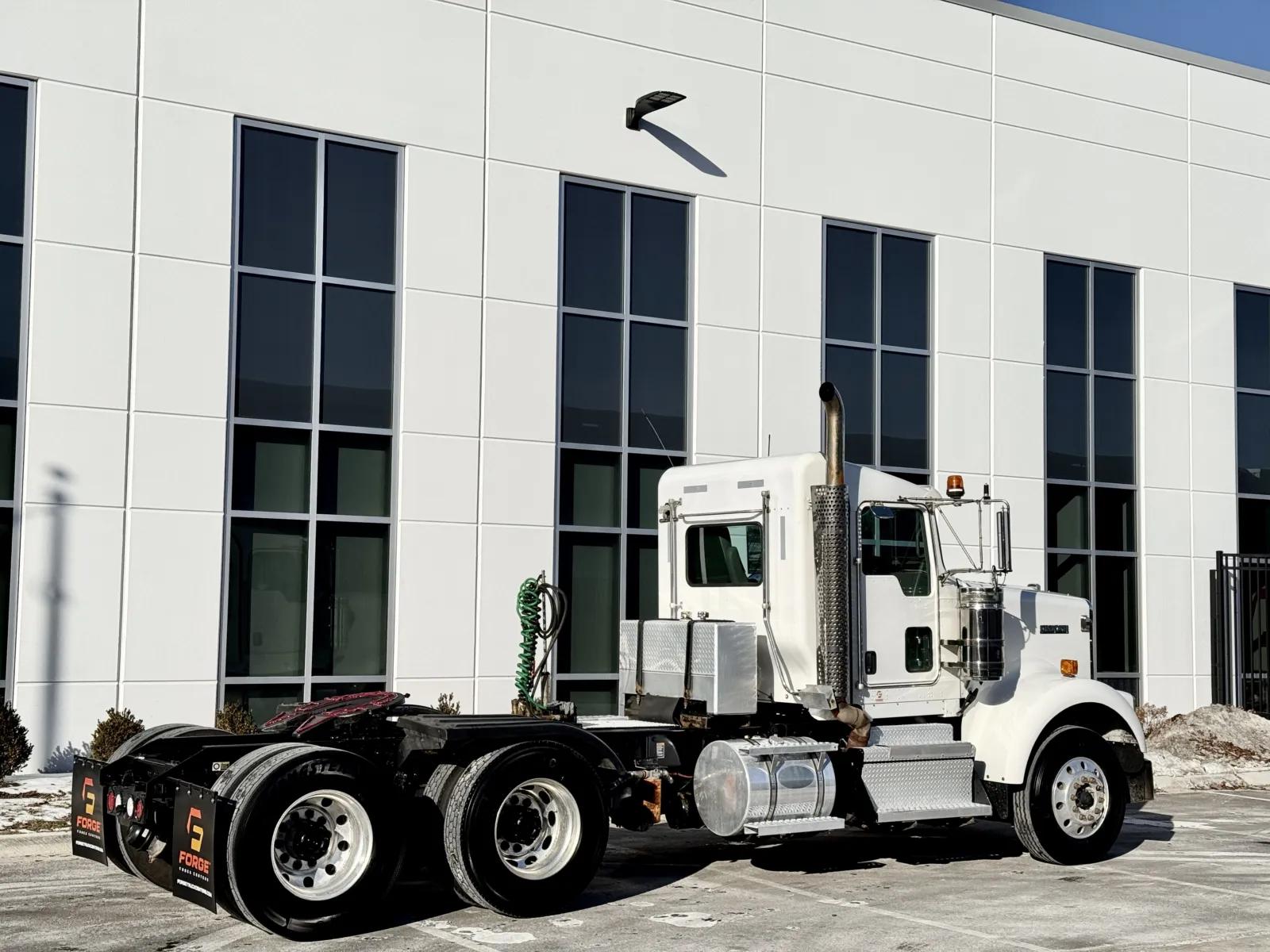 2020 Kenworth W900 in New Lenox, IL — photo 5