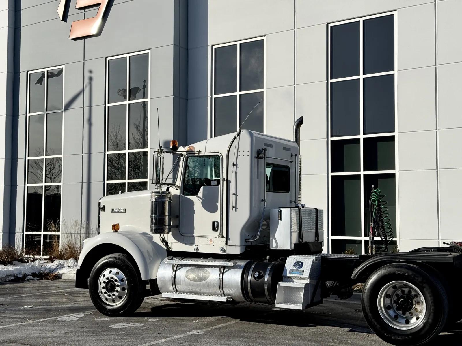 2020 Kenworth W900 in New Lenox, IL — photo 8