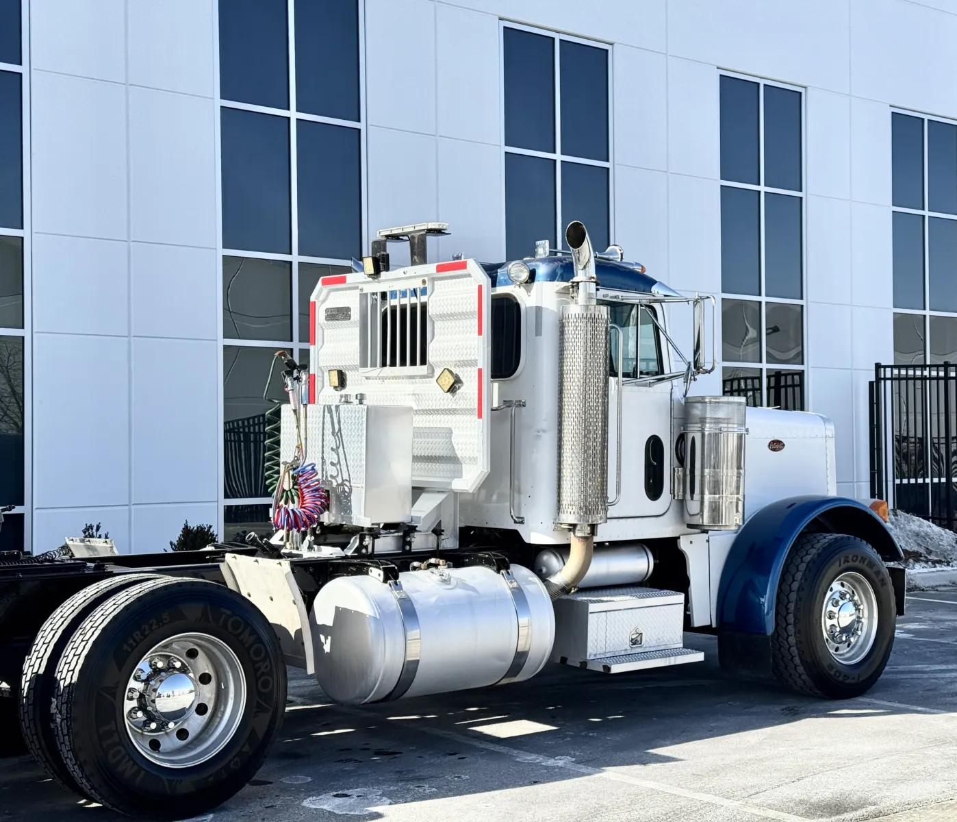 2003 Peterbilt 379 in New Lenox, IL — photo 7