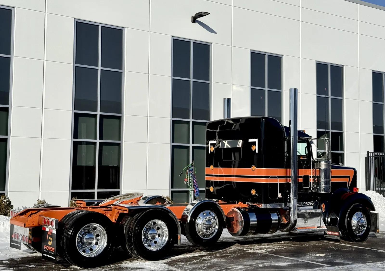 2018 Kenworth W900 in New Lenox, IL — photo 5