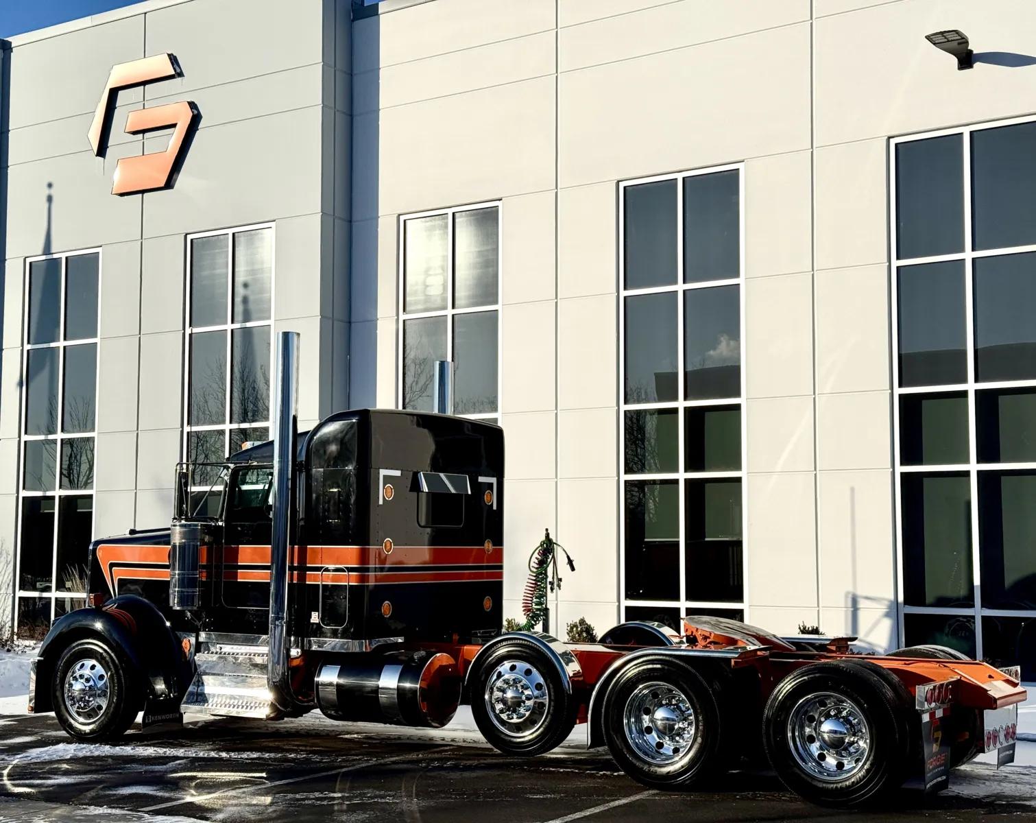 2018 Kenworth W900 in New Lenox, IL — photo 6