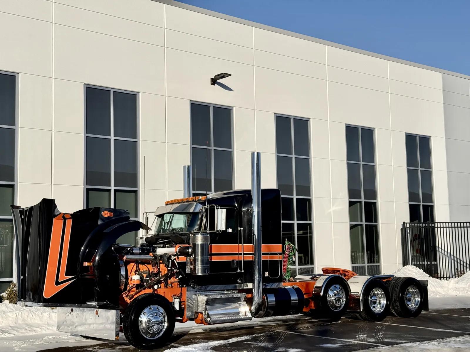 2018 Kenworth W900 in New Lenox, IL — photo 10
