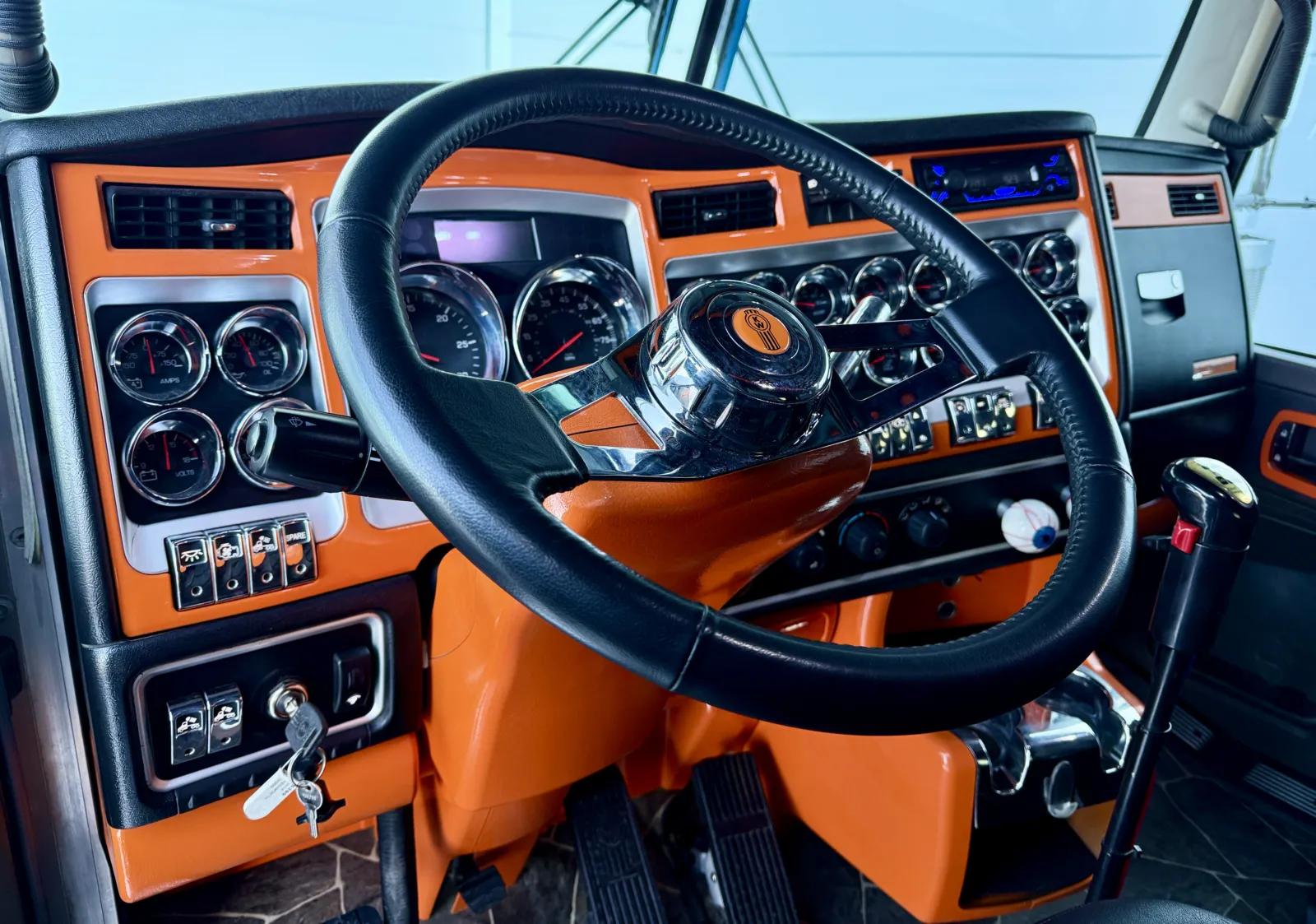 2018 Kenworth W900 in New Lenox, IL — photo 15