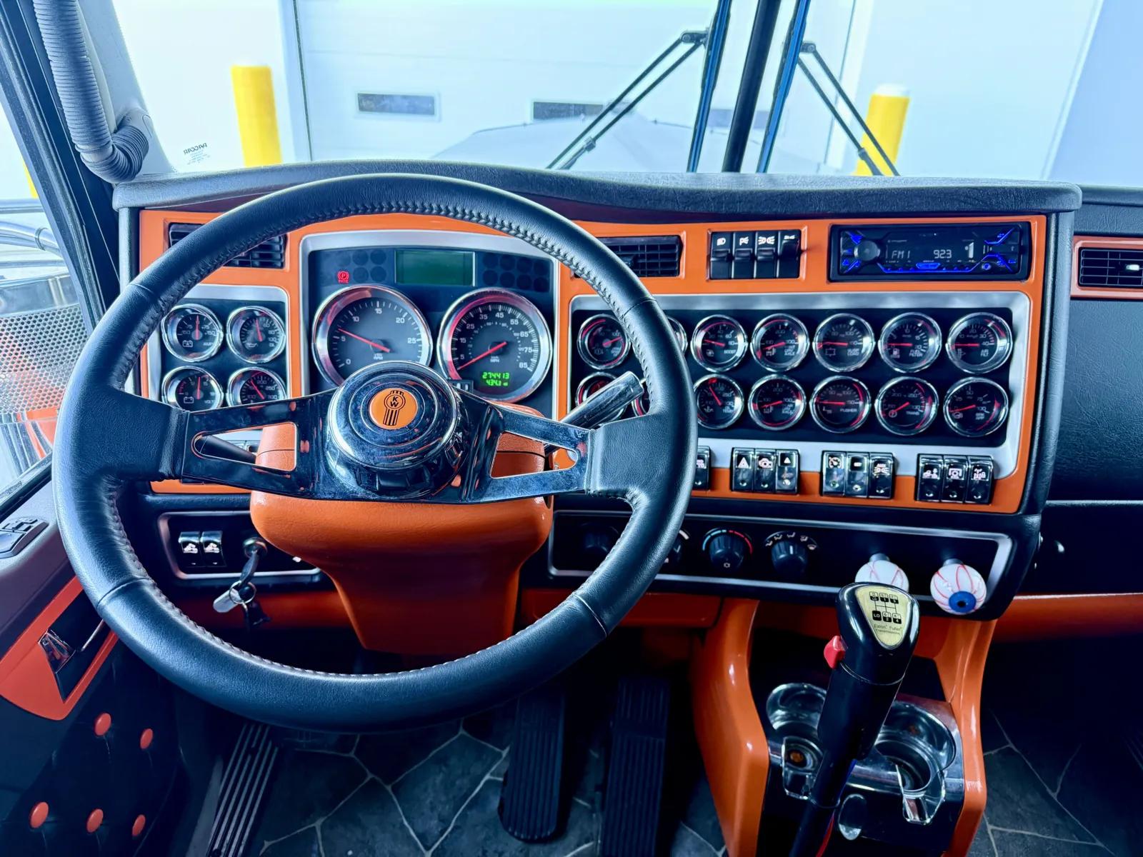 2018 Kenworth W900 in New Lenox, IL — photo 16