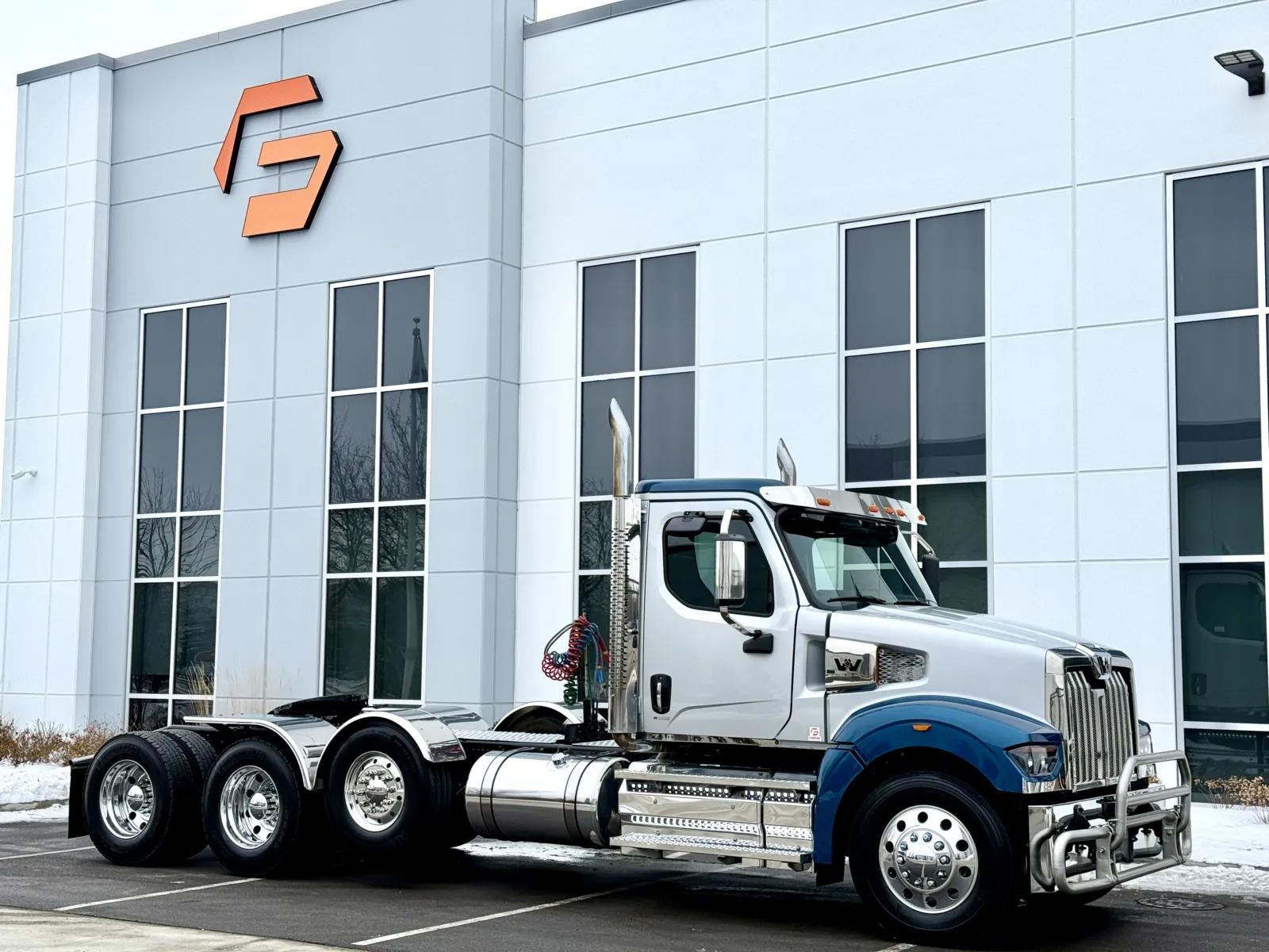 2024 Western Star 49X in New Lenox, IL — photo 2