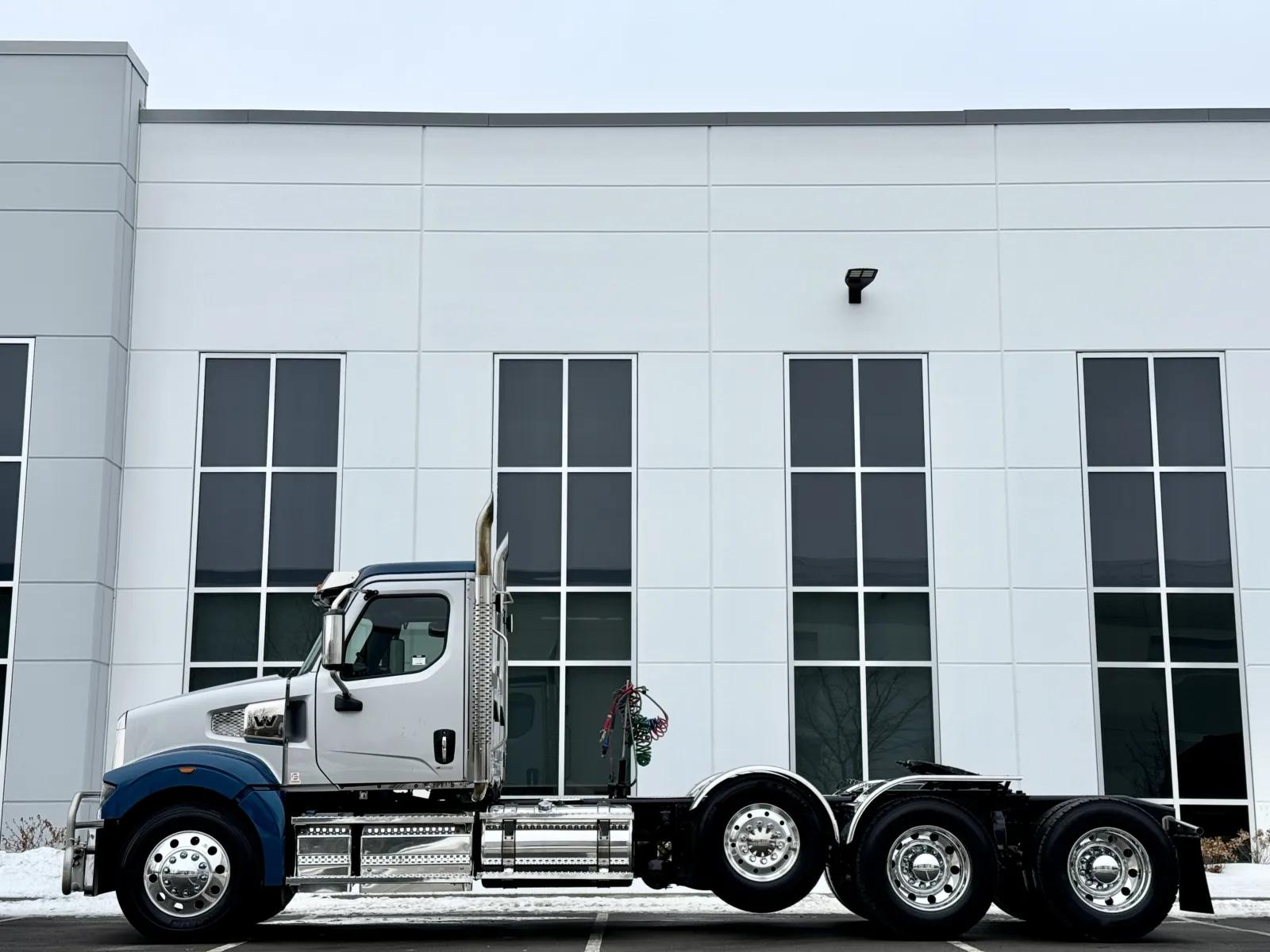 2024 Western Star 49X in New Lenox, IL — photo 4