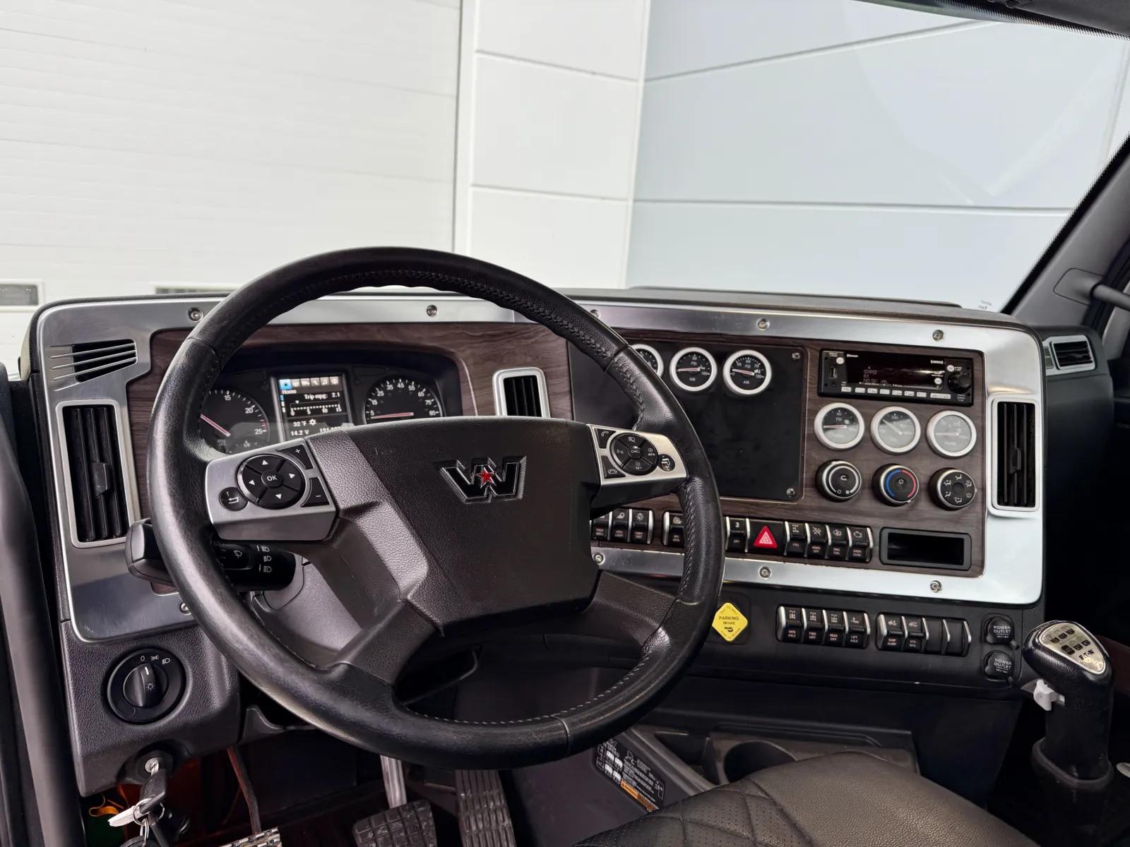 2024 Western Star 49X in New Lenox, IL — photo 15