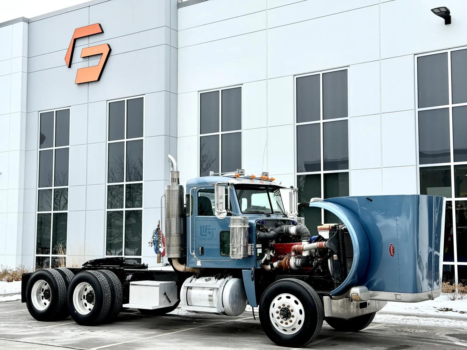 2009 Peterbilt 388 in New Lenox, IL — photo 10