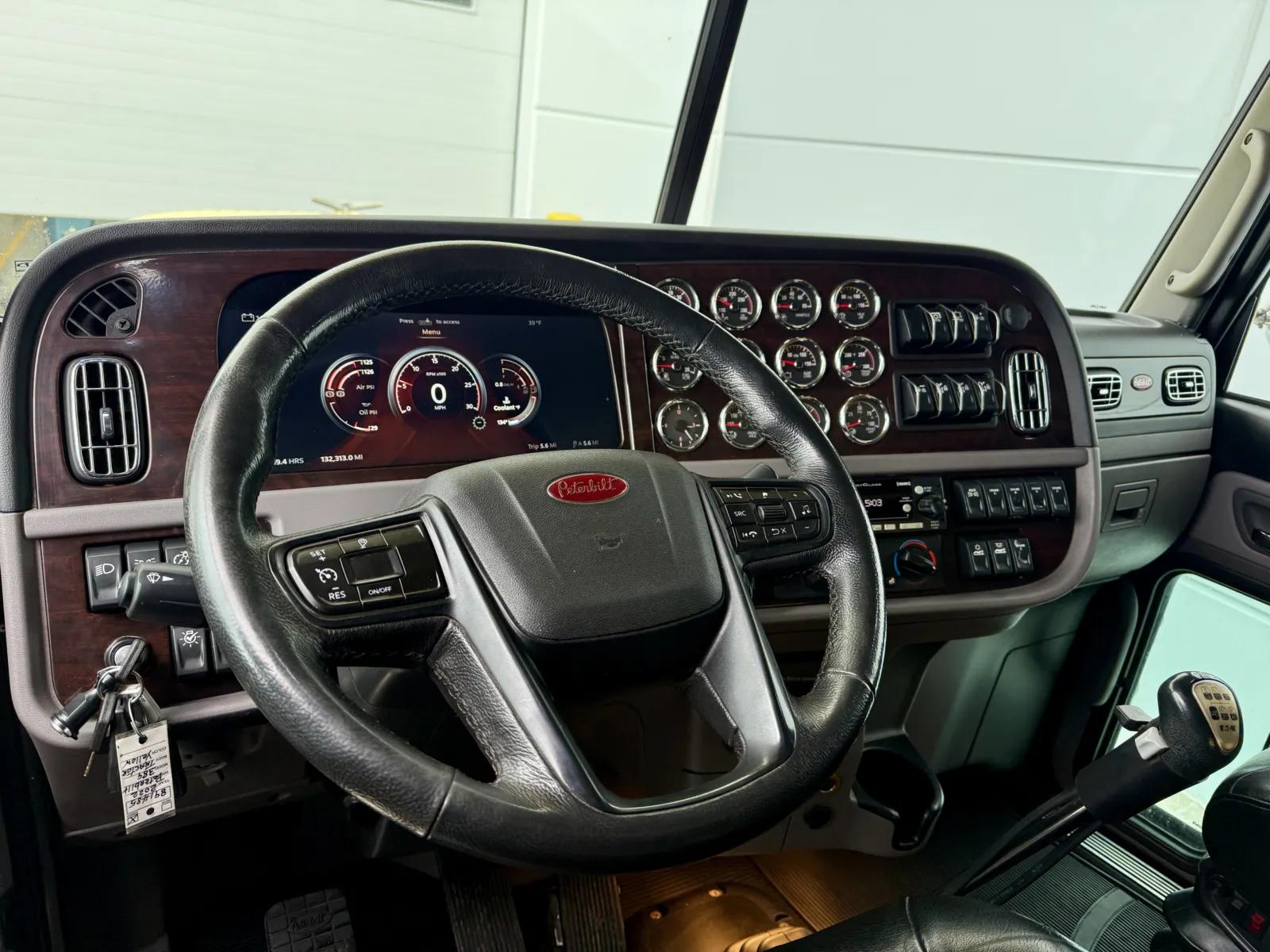 2023 Peterbilt 389 in New Lenox, IL — photo 15