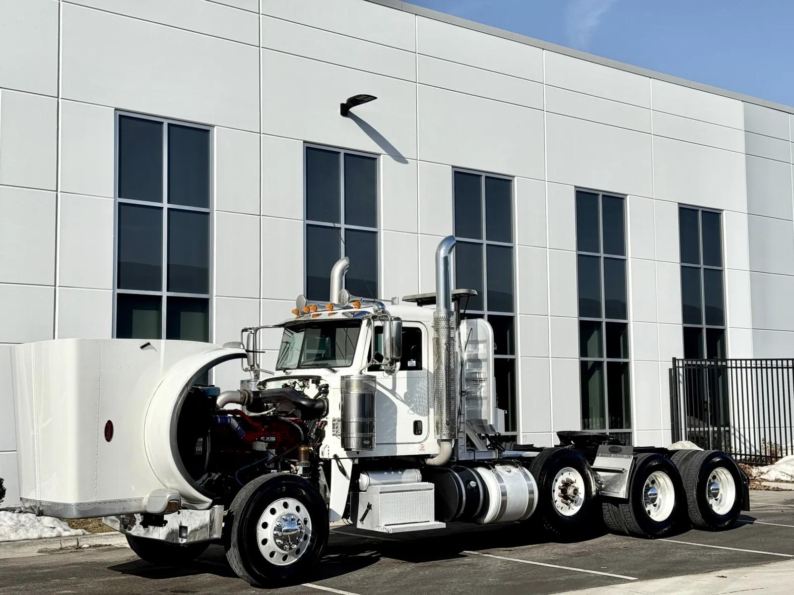 2018 Peterbilt 389 in New Lenox, IL — photo 10